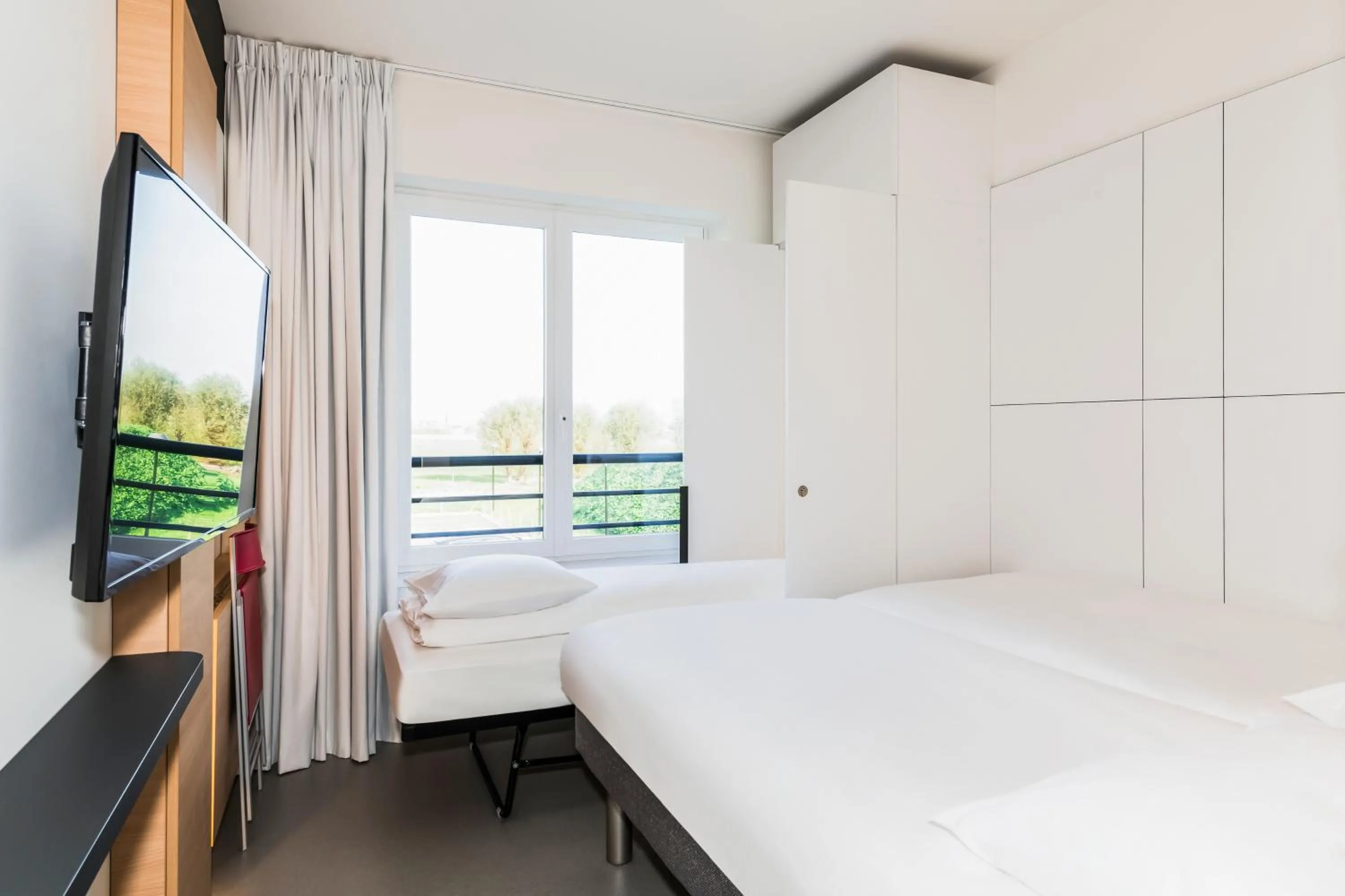 Spring, Bed in ibis Budget Knokke