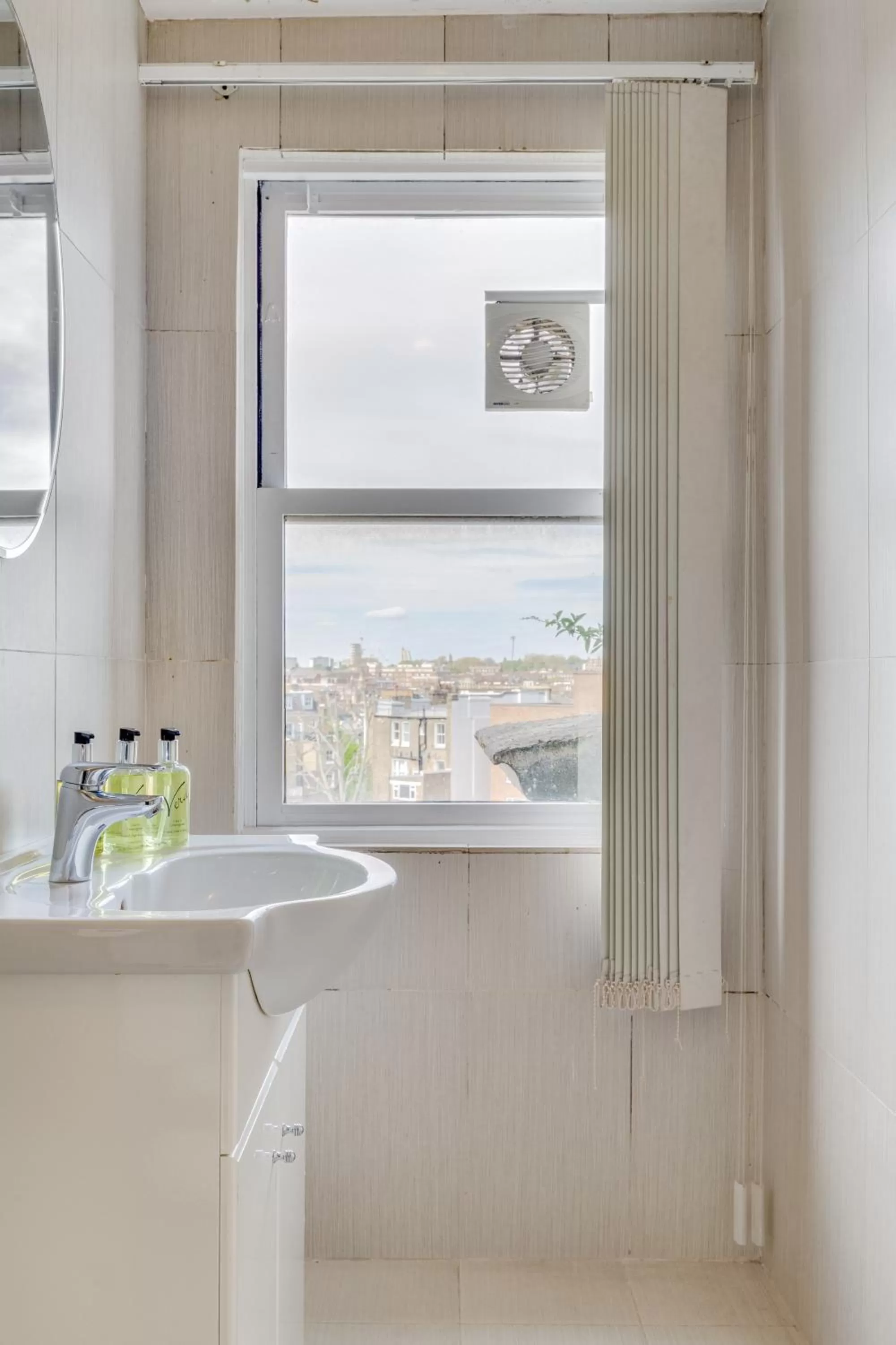 Bathroom in 1 Lexham Gardens Hotel