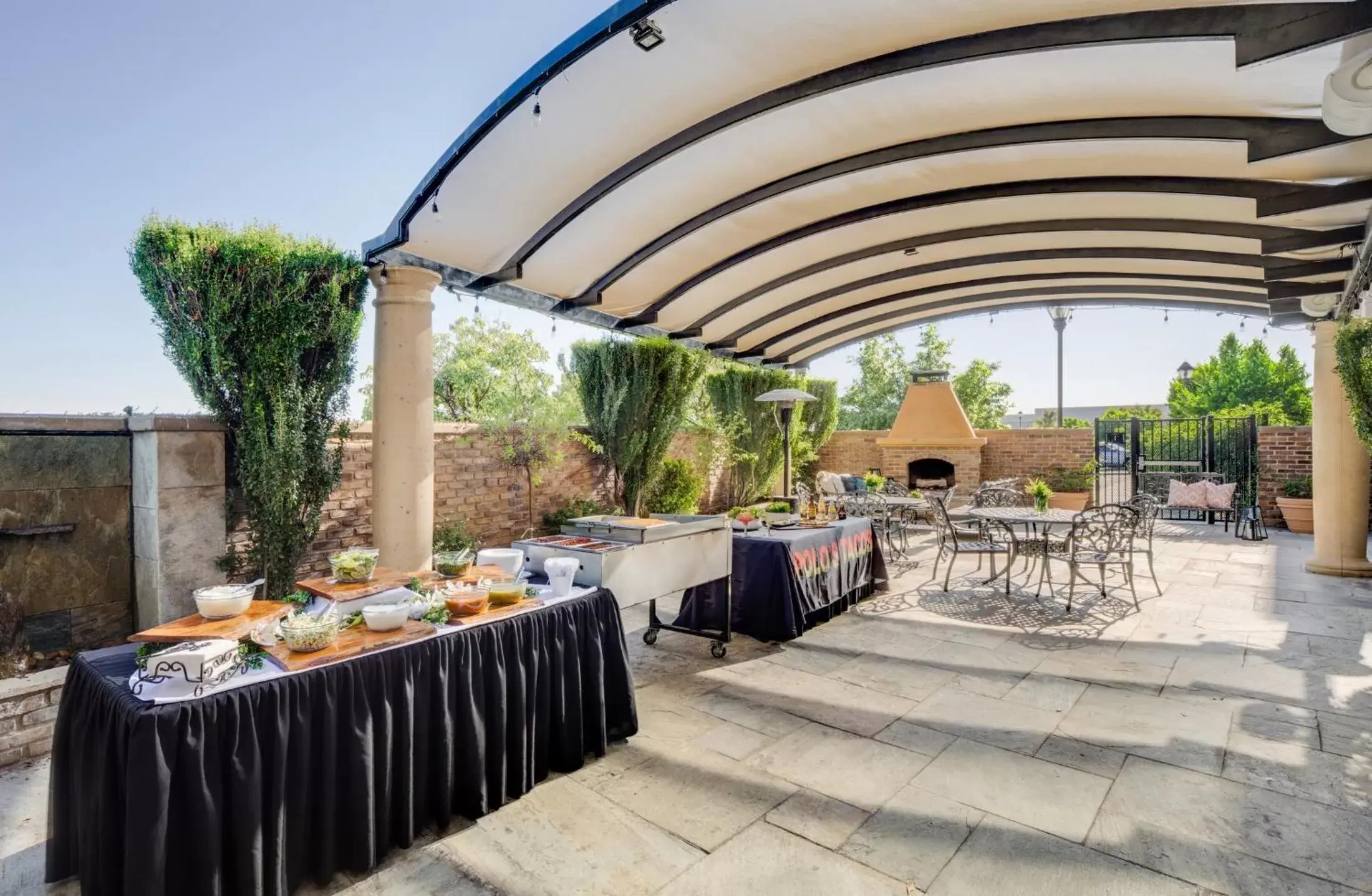 Patio, Restaurant/Places to Eat in Ayres Hotel & Spa Moreno Valley/Riverside