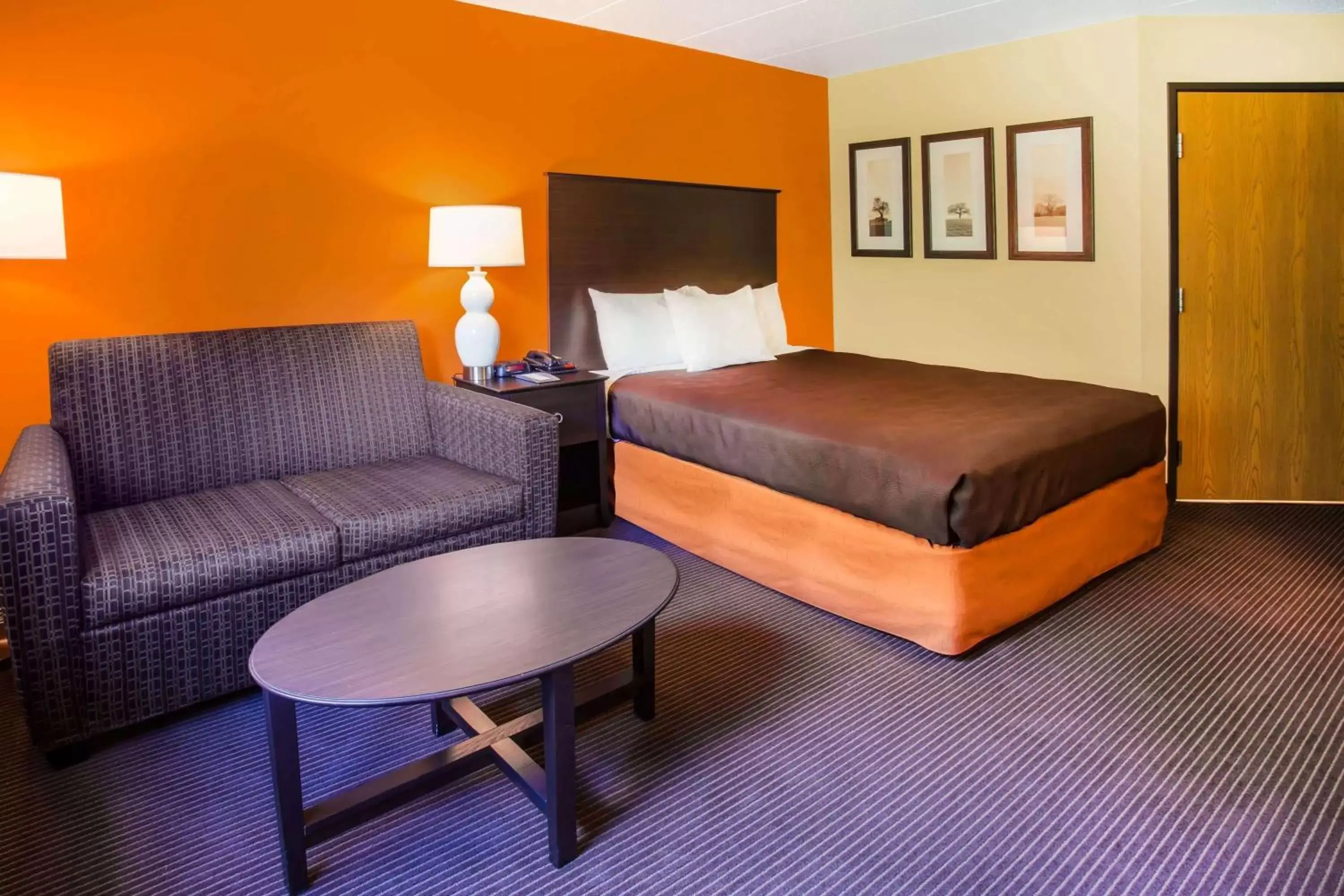 Photo of the whole room, Bed in AmericInn by Wyndham Menomonie