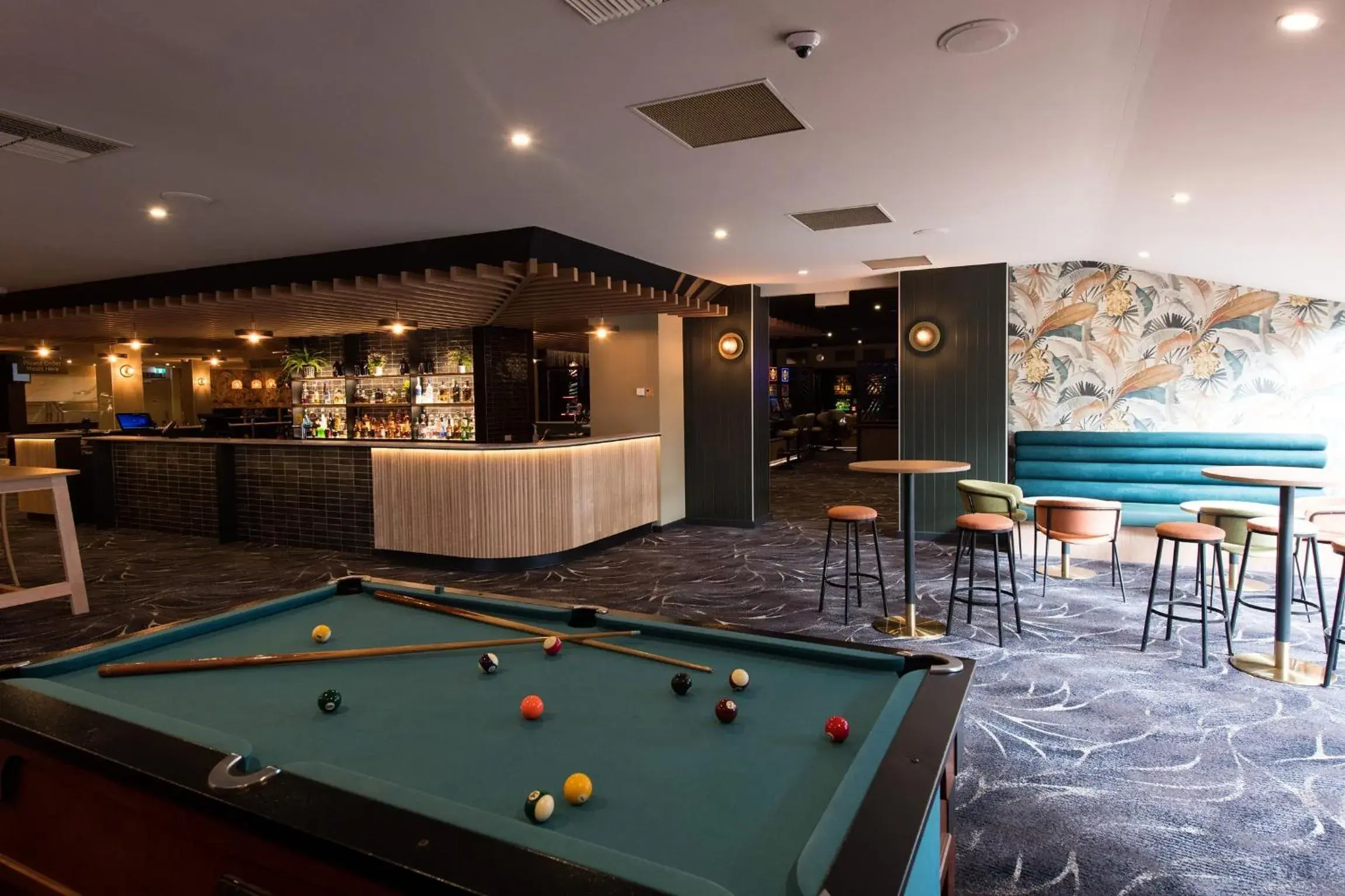 Restaurant/places to eat, Billiards in Links Hotel