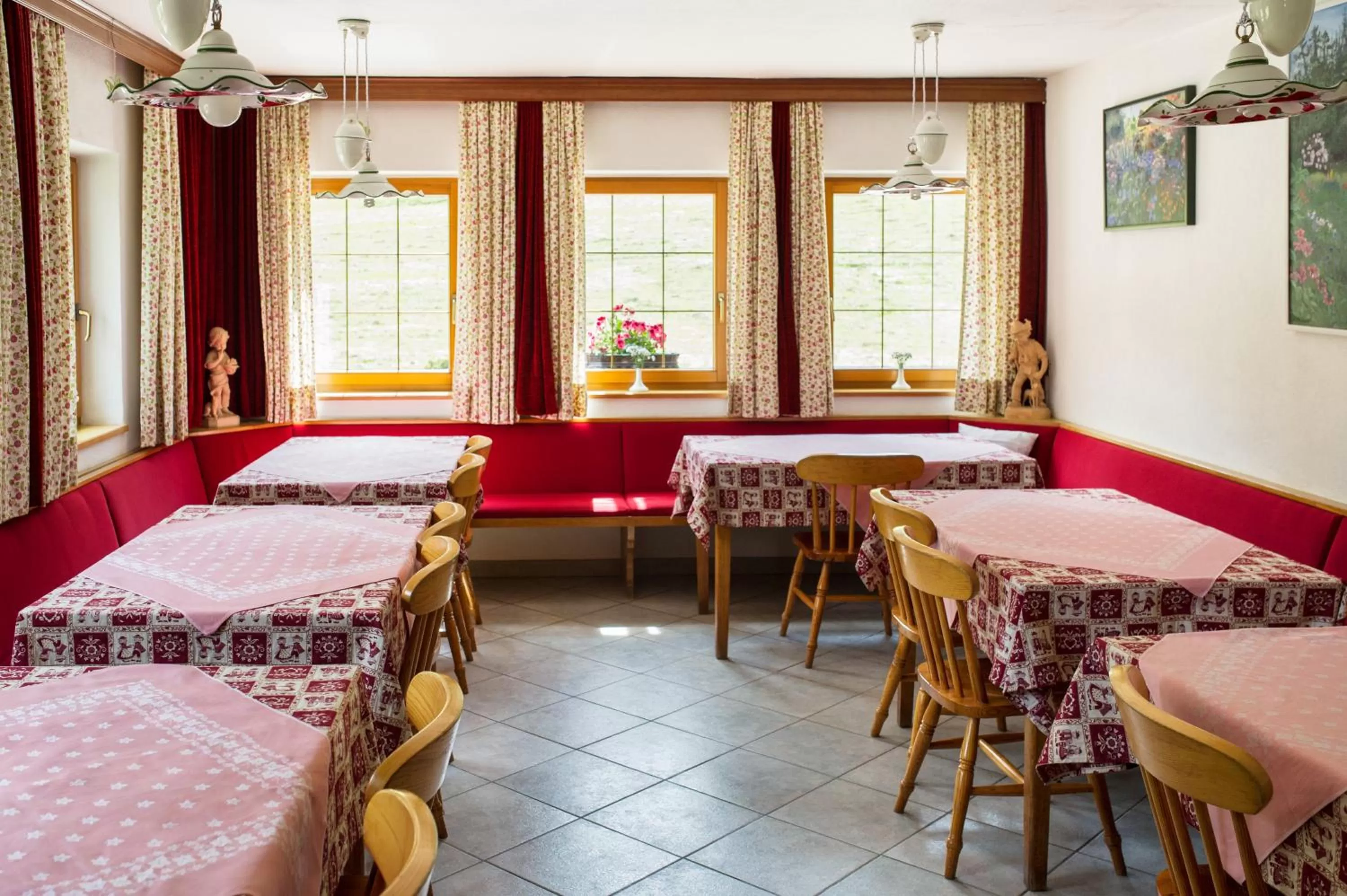 Lounge or bar, Bed in Villa Insam