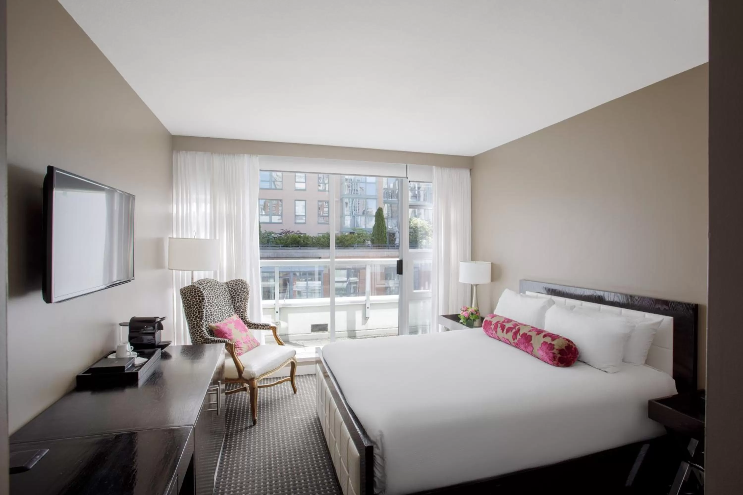 Photo of the whole room, Bed in OPUS Vancouver