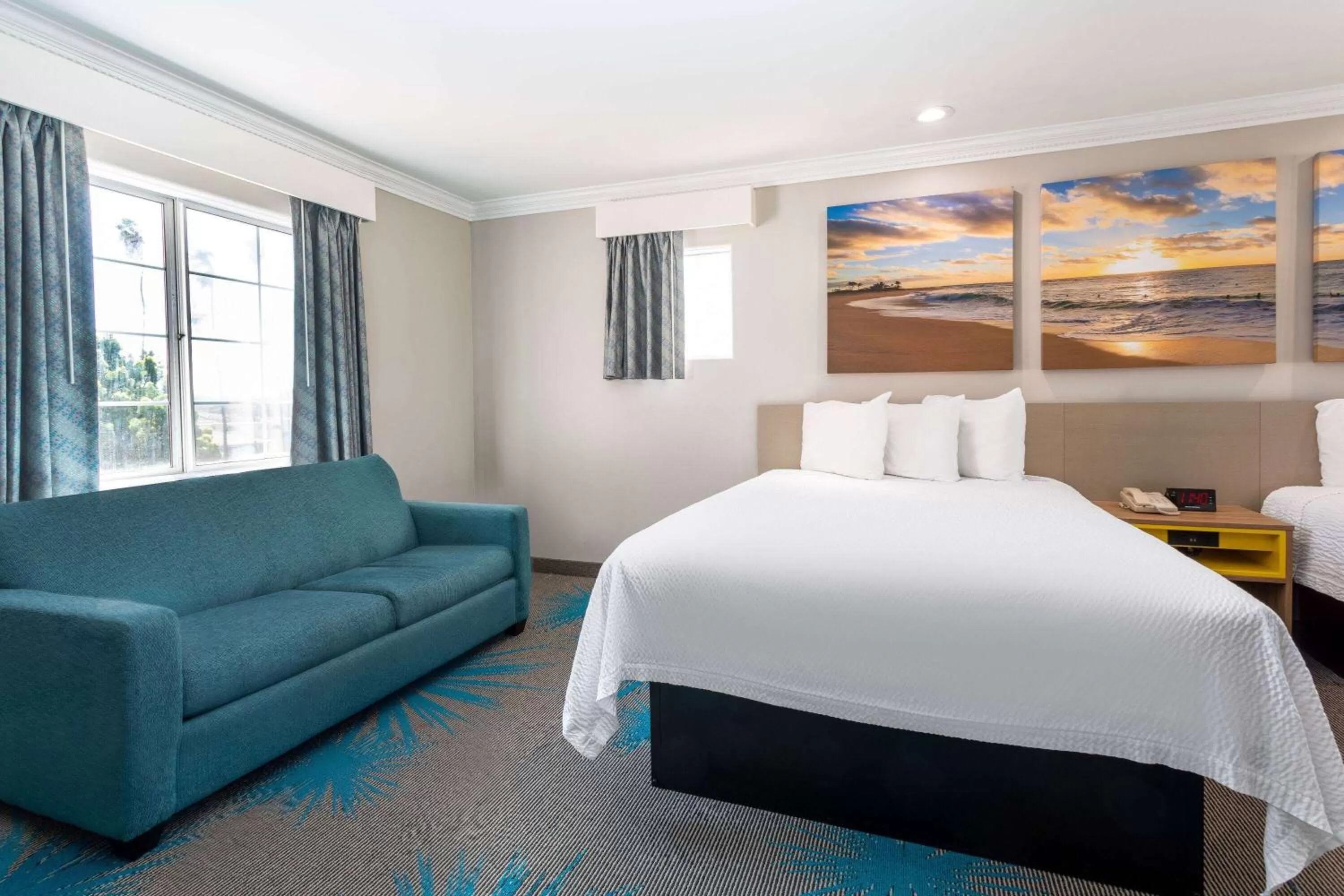 Photo of the whole room, Bed in Days Inn by Wyndham Santa Monica