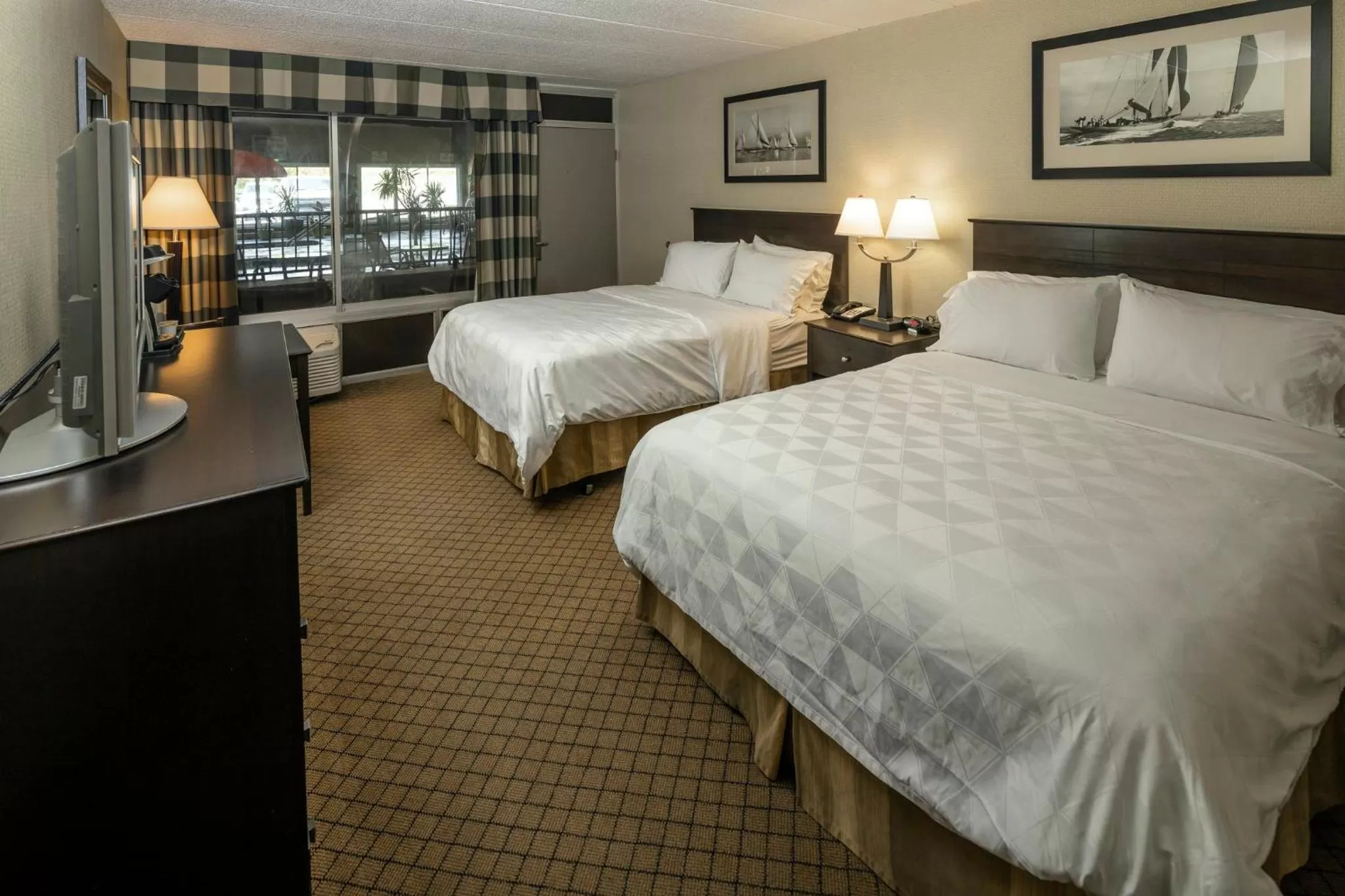 Photo of the whole room, Bed in Holiday Inn Detroit Lakes by IHG