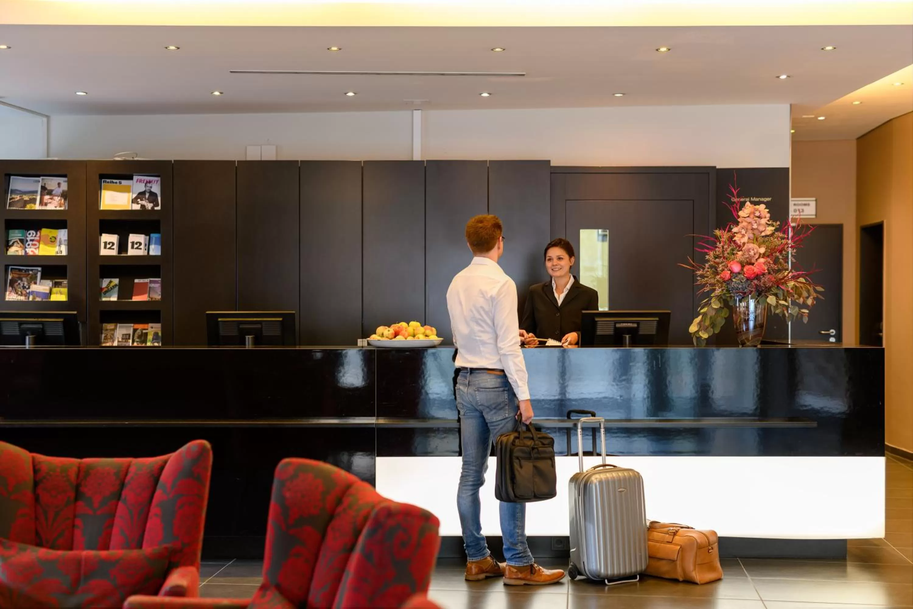 Lobby or reception in Mercure Stuttgart City Center