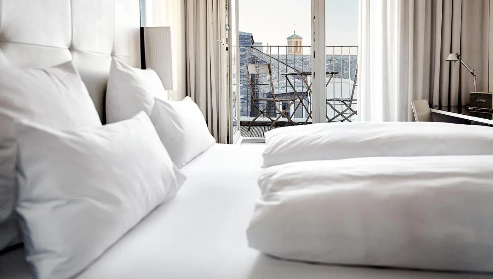 Photo of the whole room, Bed in The Pure, Frankfurt, a Member of Design Hotels Photo of the whole room, Bed in The Pure, Frankfurt, a Member of Design Hotels