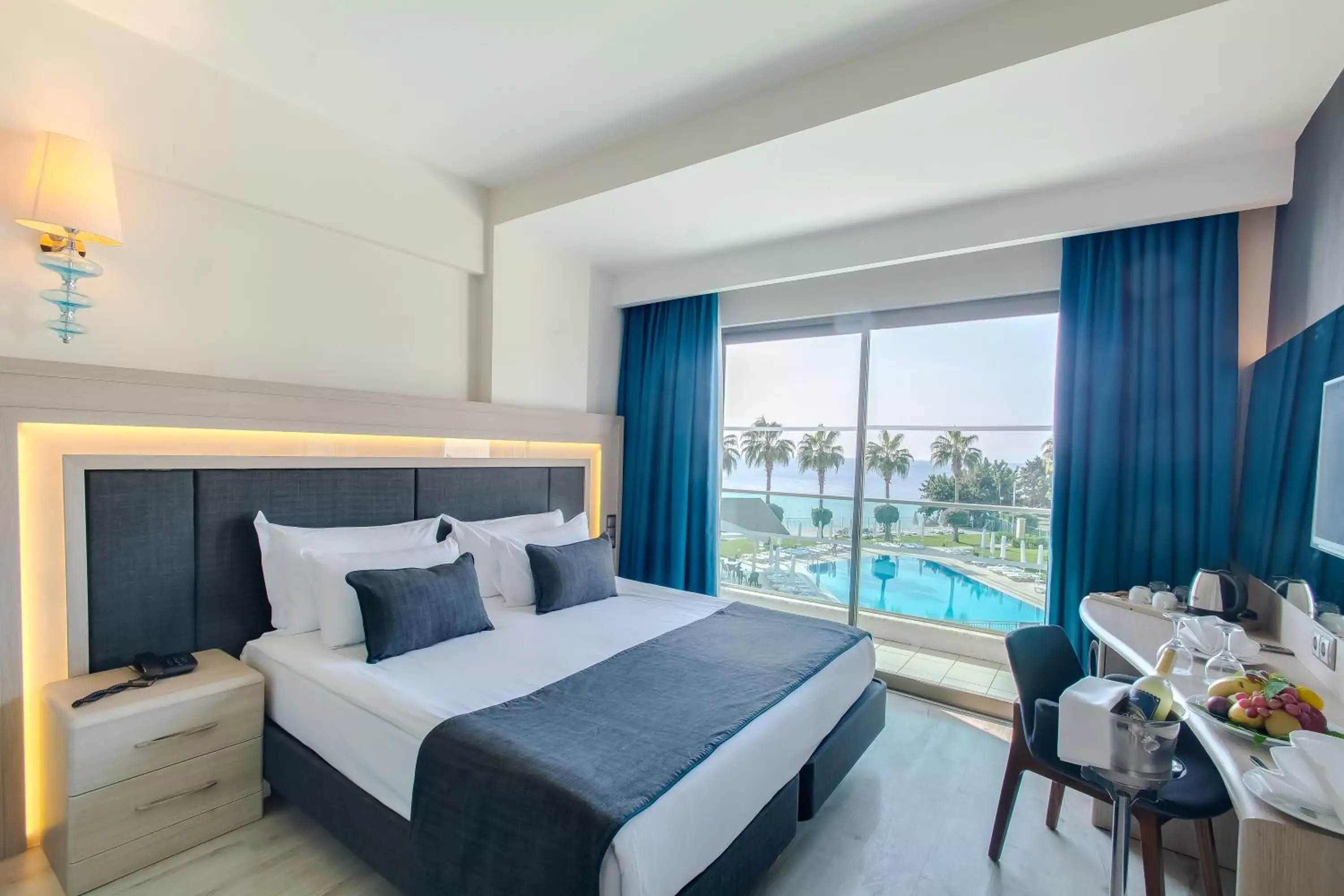 Standard Double or Twin Room with Sea View in Falcon Hotel