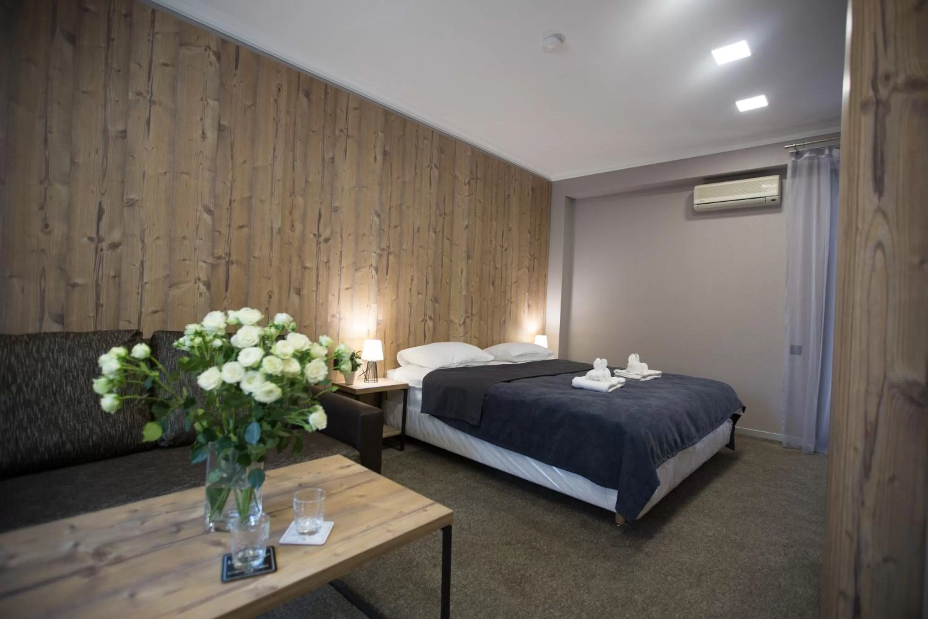 Bed in Old Side Corner