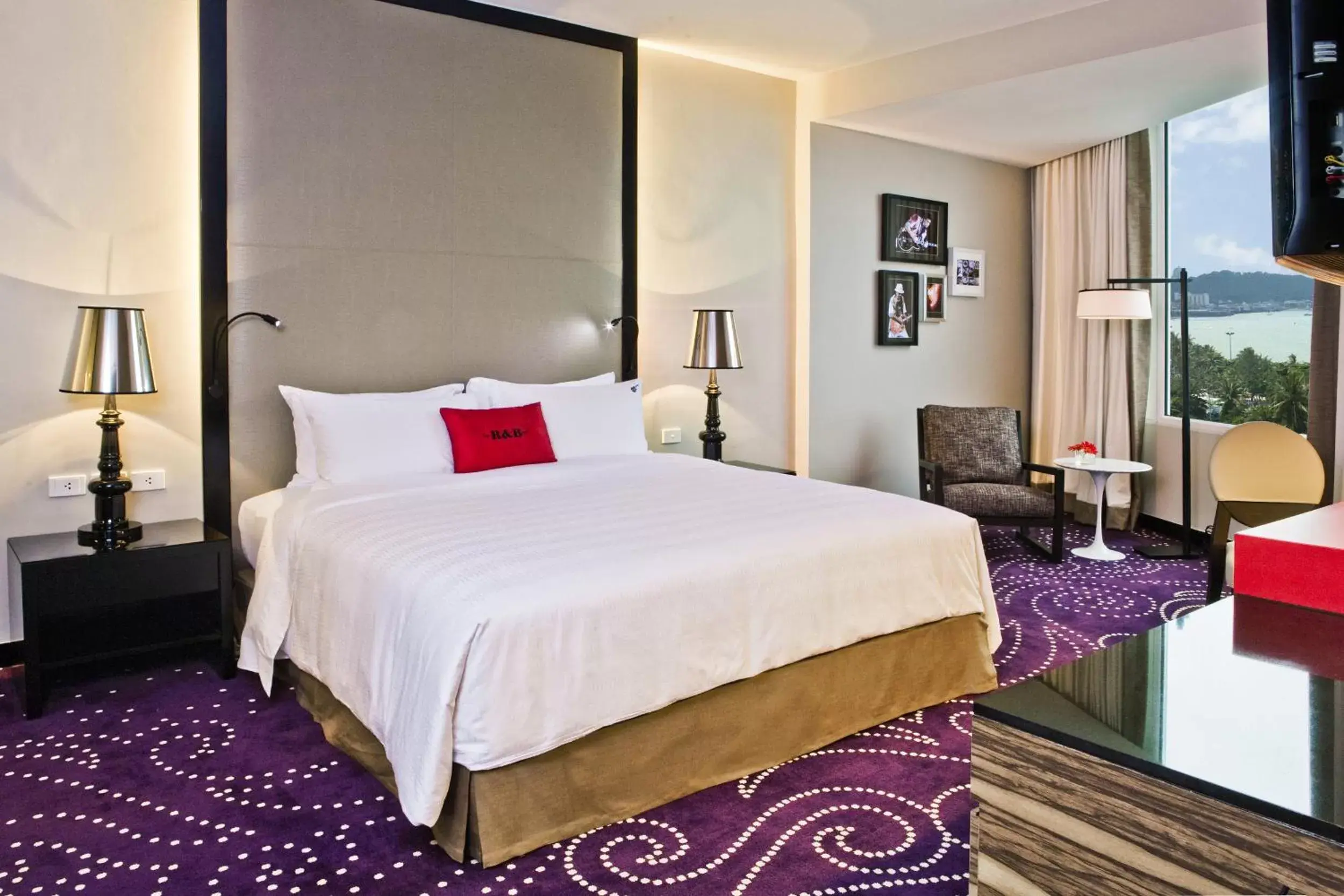 Bed in Hard Rock Hotel Pattaya (SHA Plus)