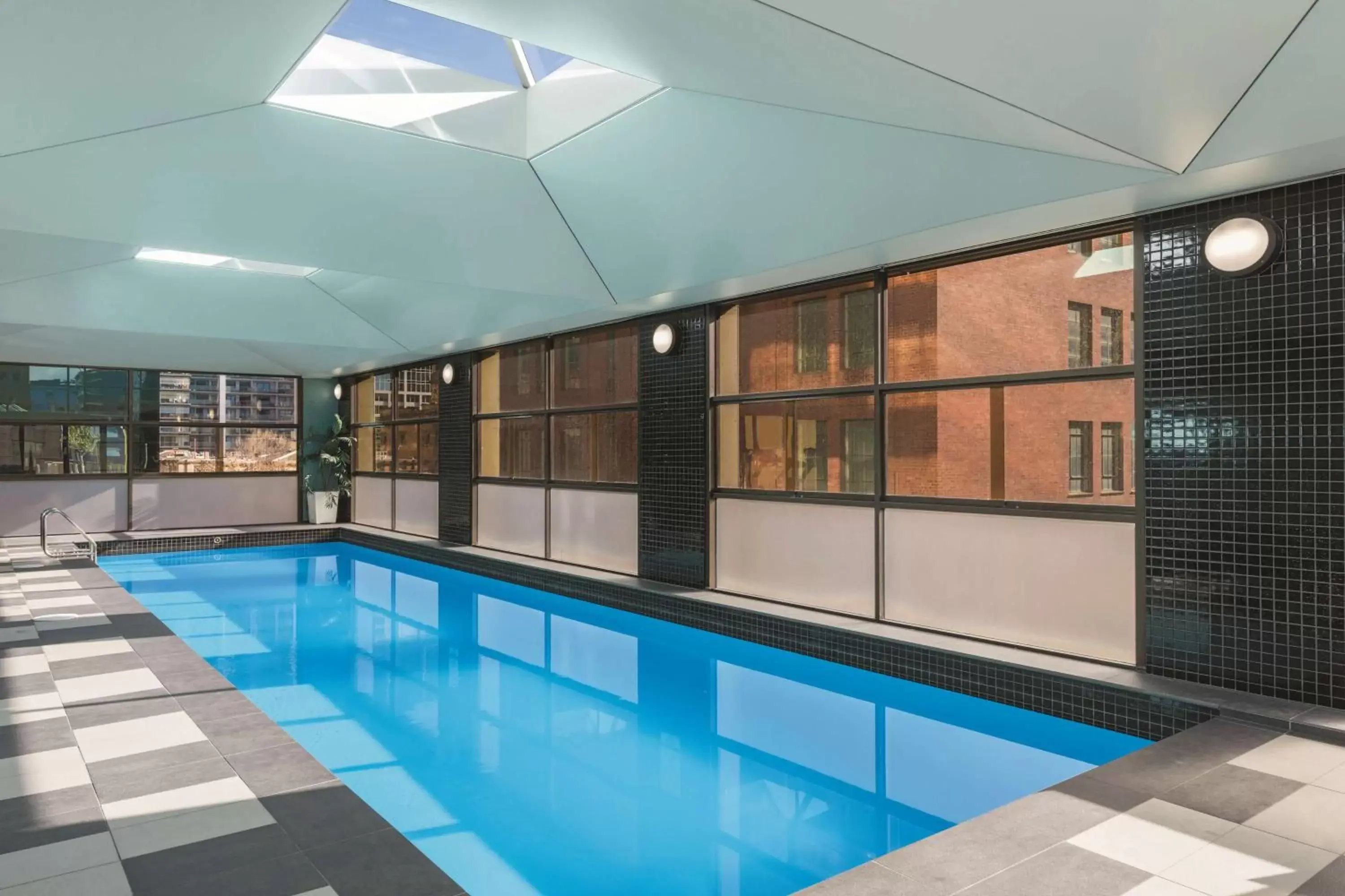 Pool view, Swimming Pool in Adina Apartment Hotel Melbourne
