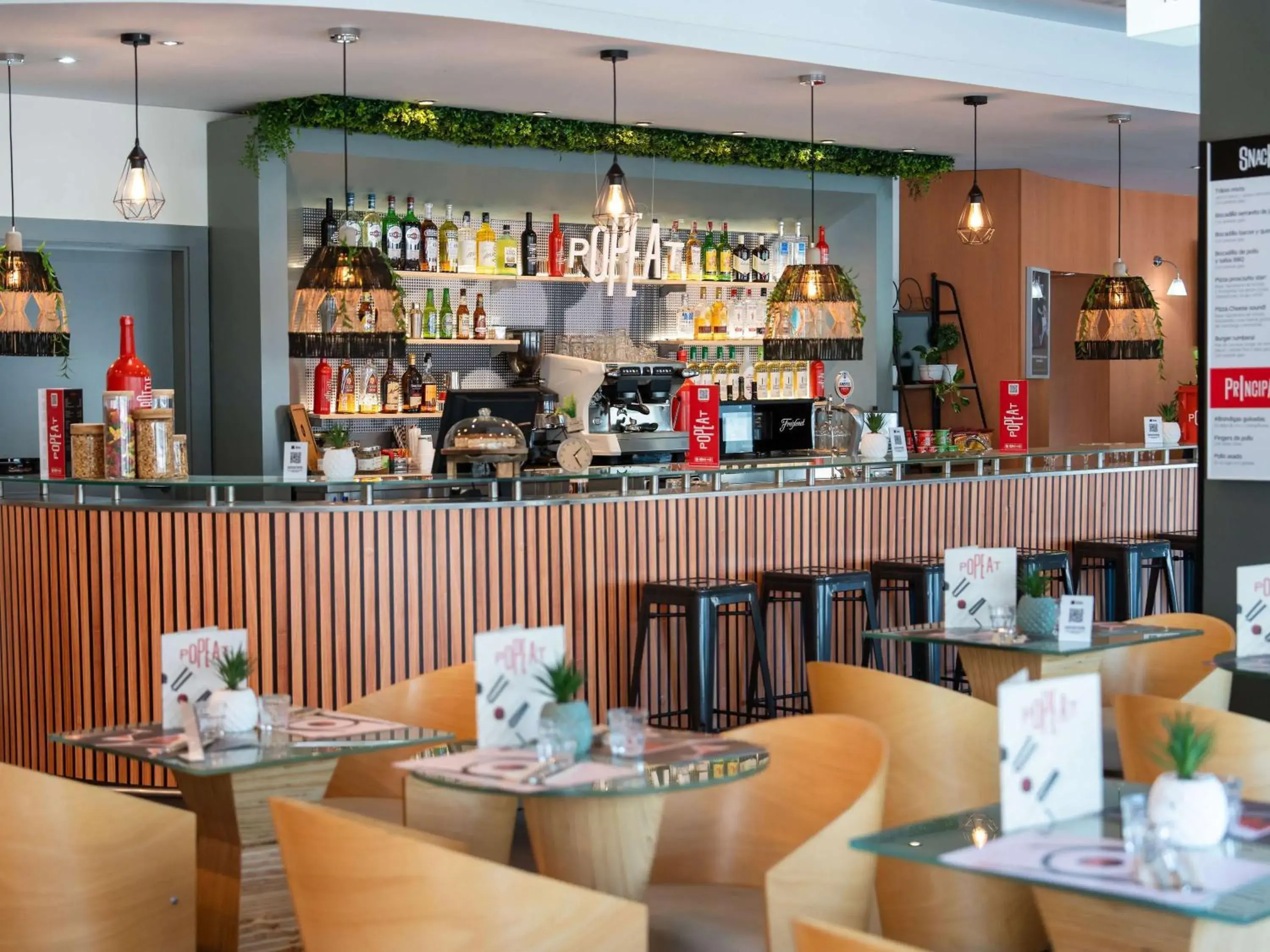 Lounge or bar, Restaurant/Places to Eat in Ibis Madrid Alcobendas