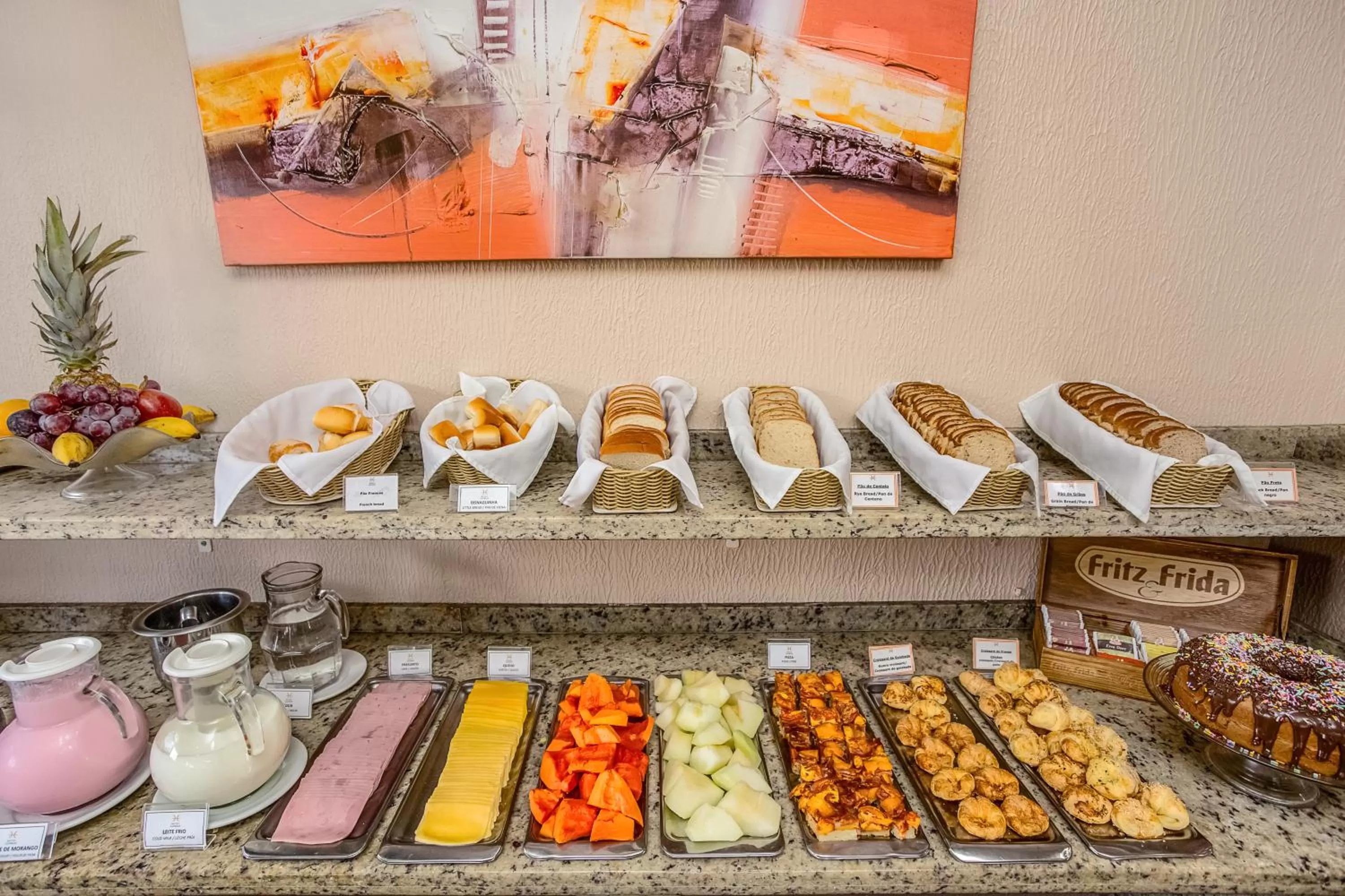 Restaurant/places to eat in Hotel Express Canoas