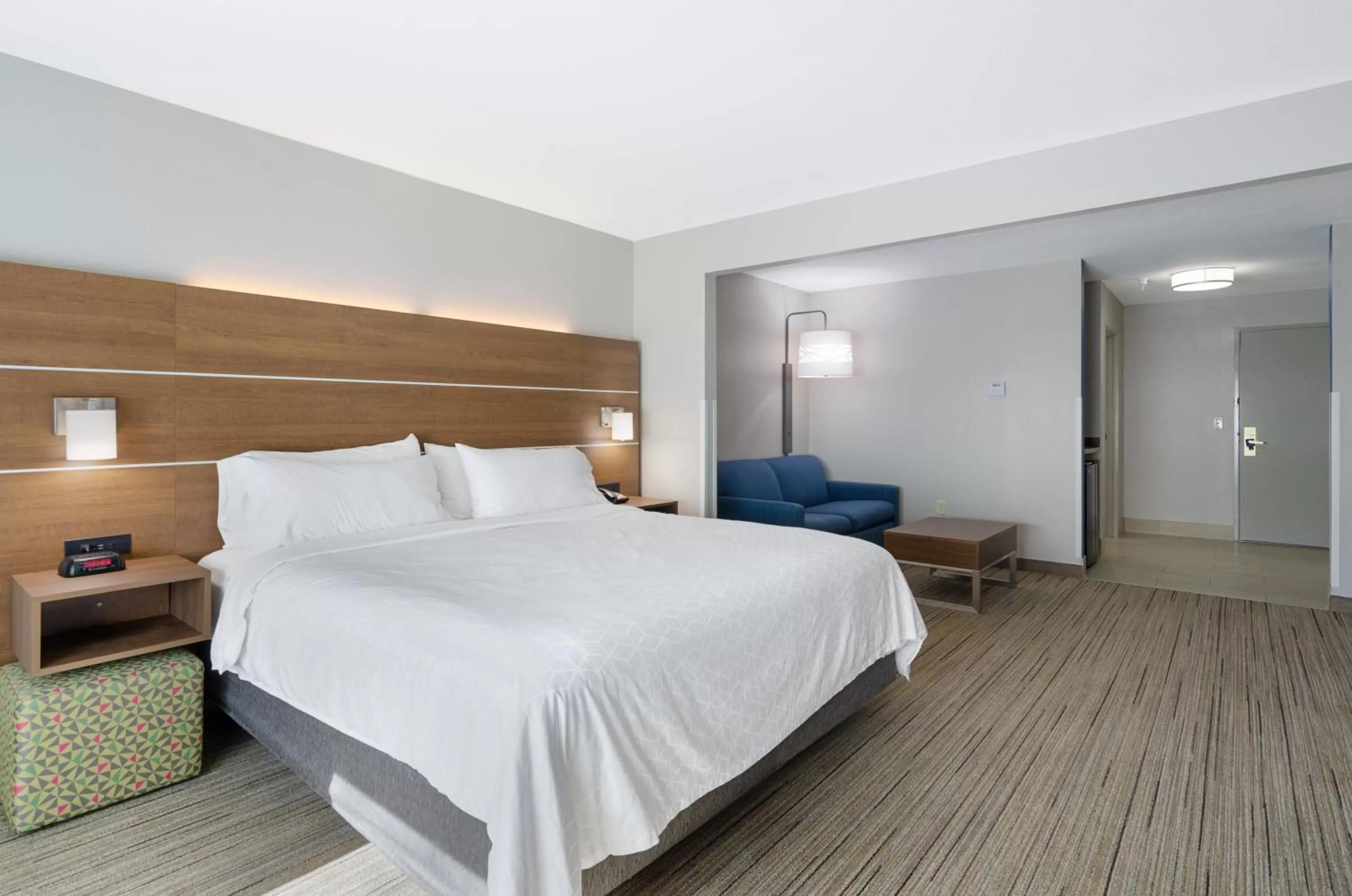 Bedroom, Bed in Holiday Inn Express Hotel & Suites Weston by IHG
