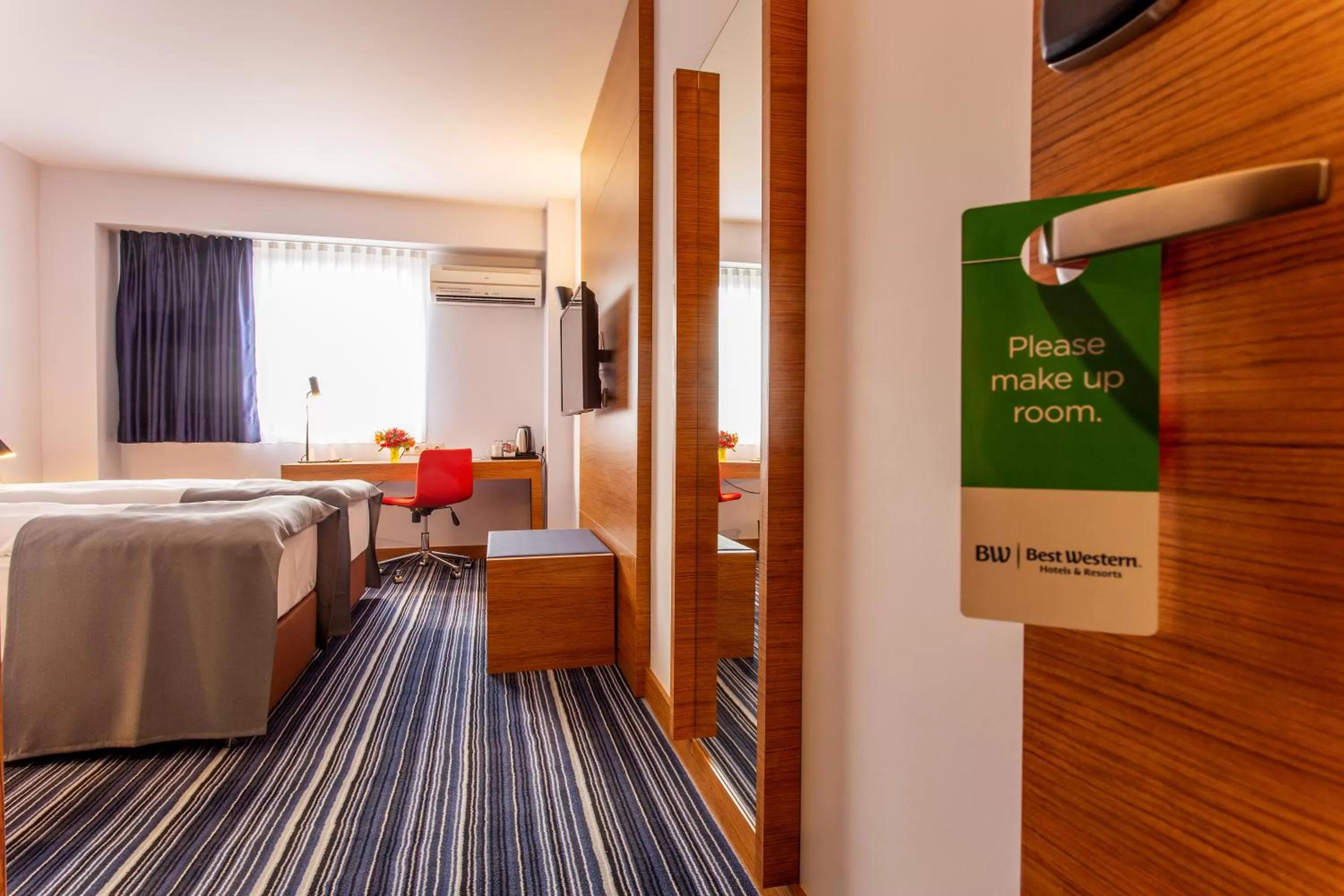 Photo of the whole room, Bed in Best Western Terminus Hotel