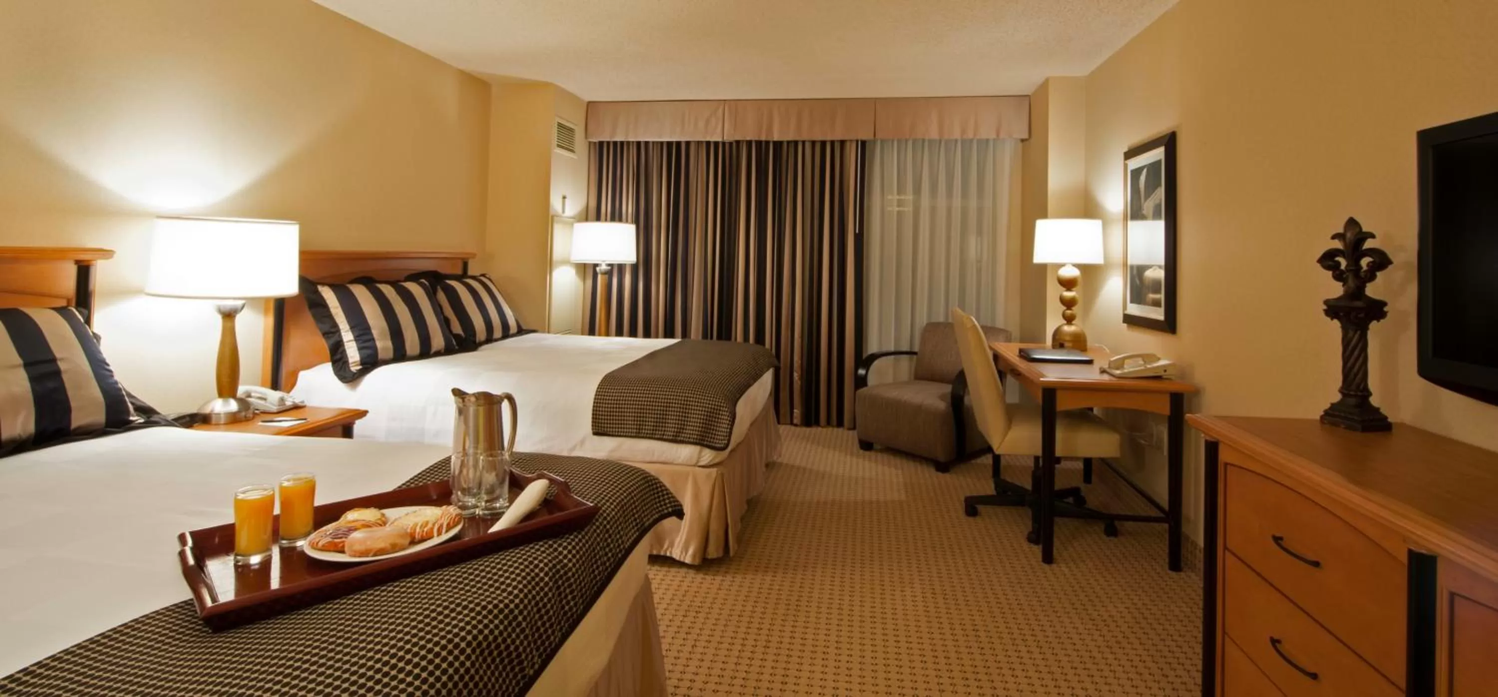 Photo of the whole room, Bed in Hollywood Casino Gulf Coast