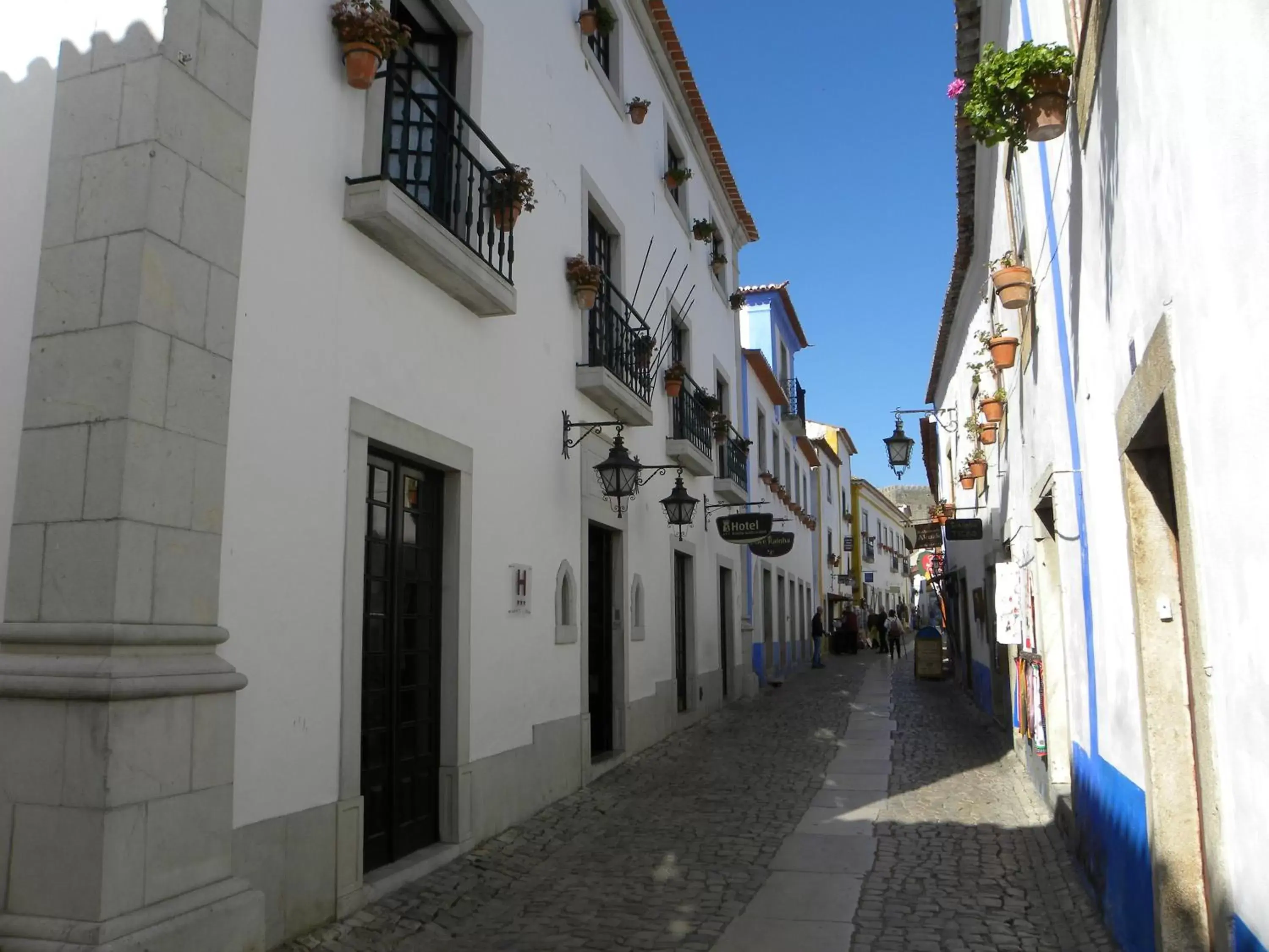 Facade/entrance in Rainha Santa Isabel - Óbidos History Hotel