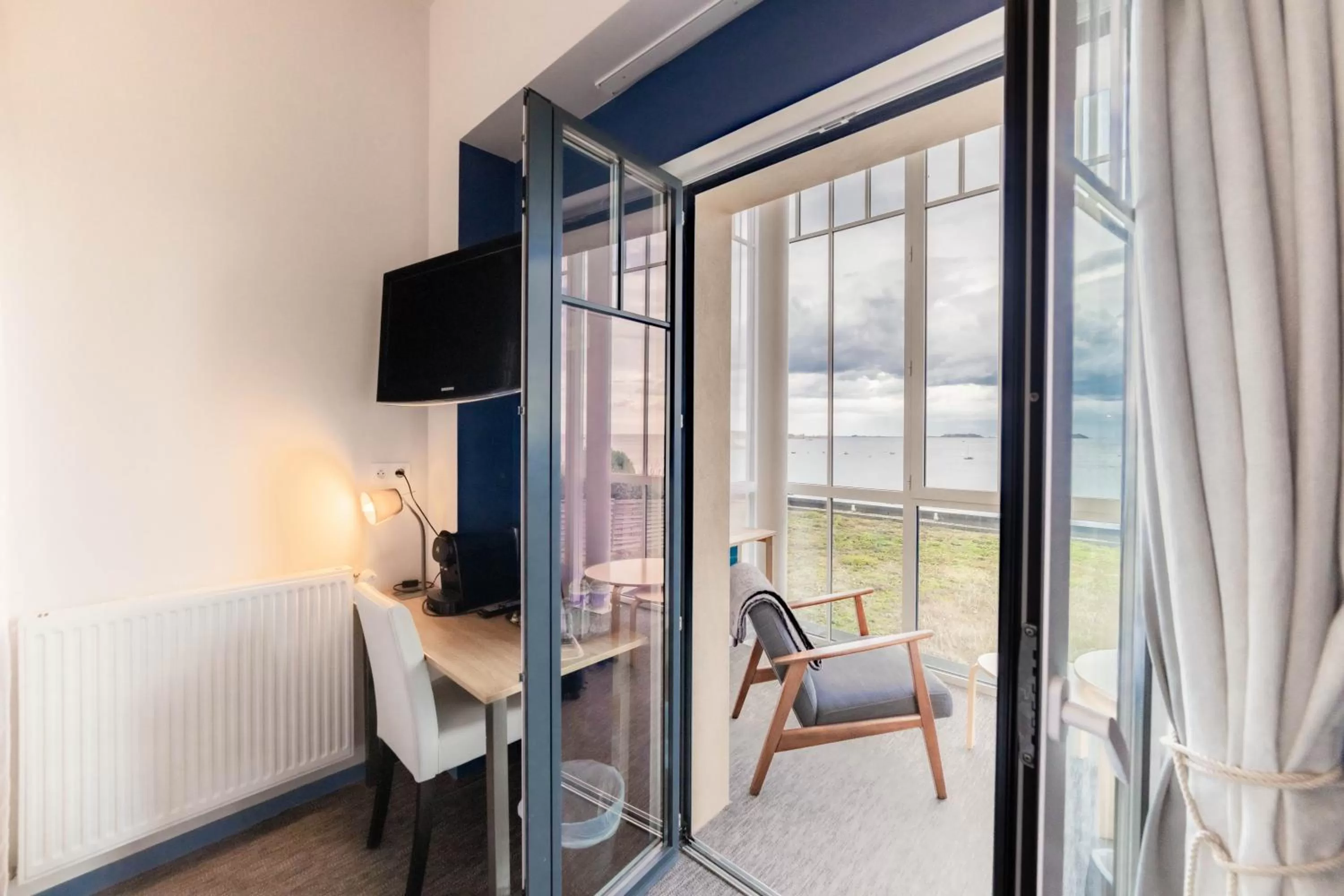 View (from property/room), Bed in Logis Hôtel Ker Mor