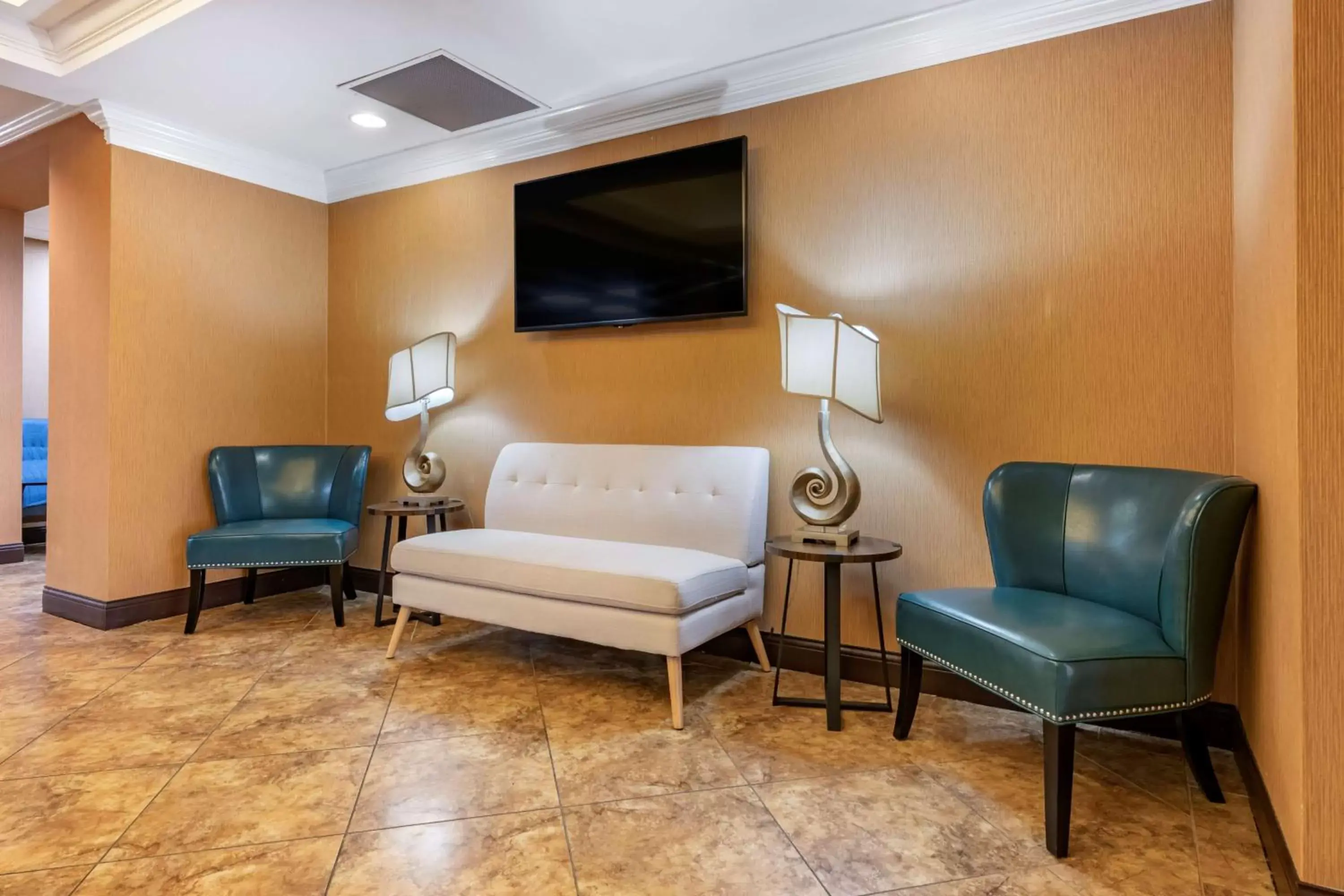 Lobby or reception, TV/Entertainment Center in Best Western Plus Flagler Beach Area Inn & Suites
