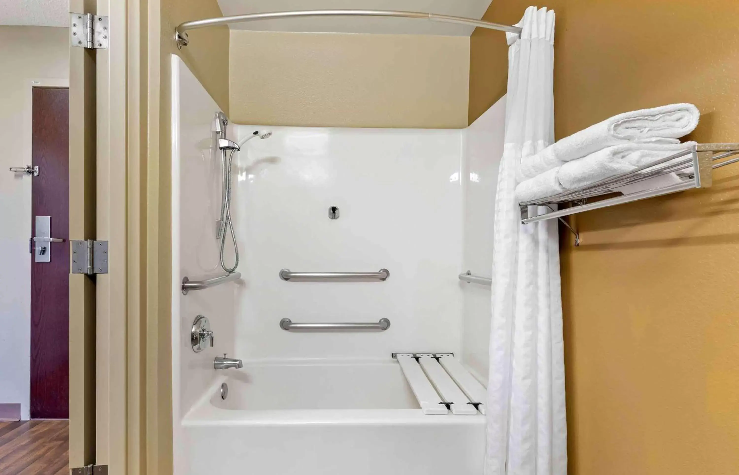 Bathroom in Extended Stay America Suites - Cincinnati - Blue Ash - Kenwood Road
