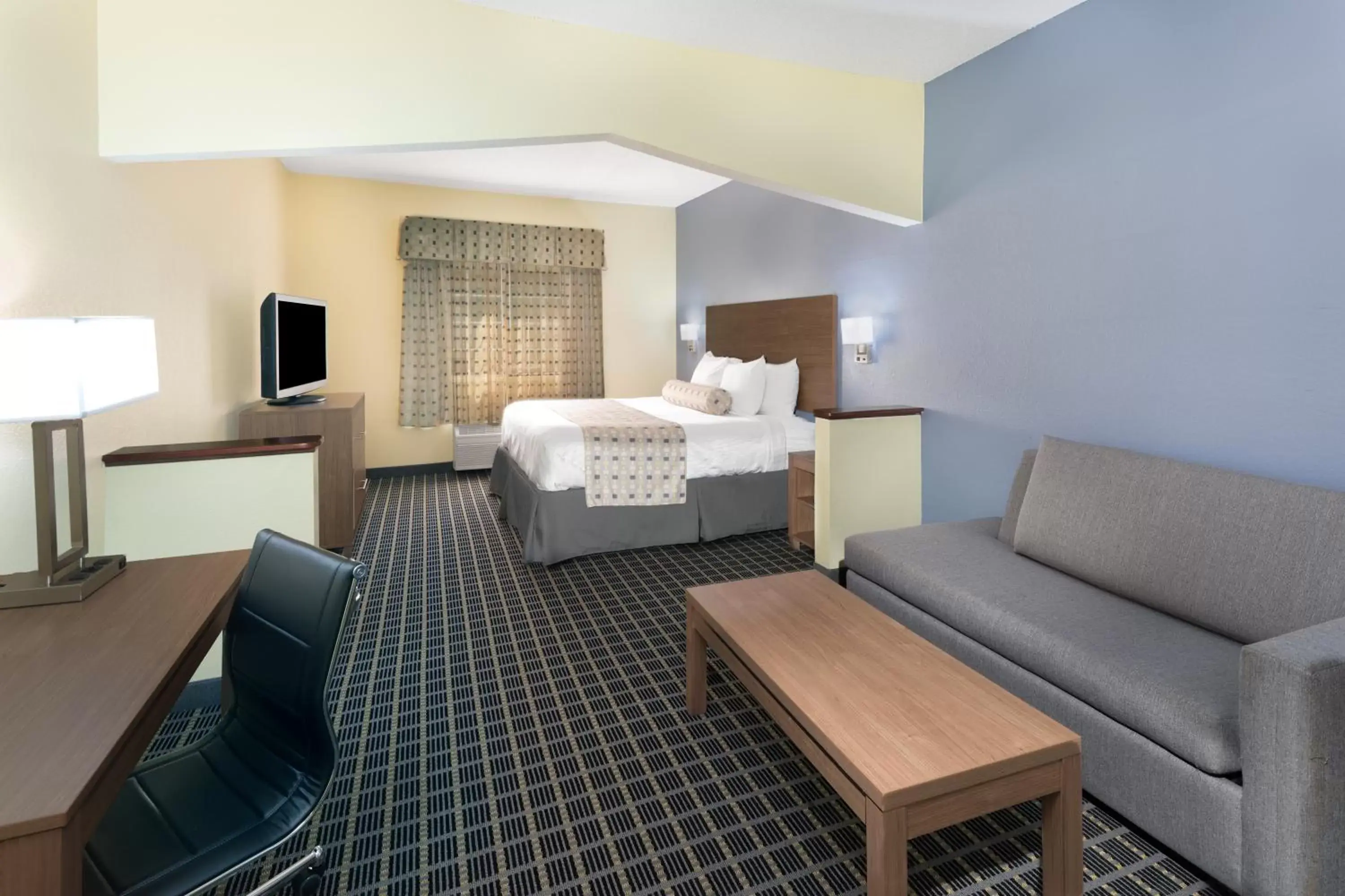 Photo of the whole room, Seating Area in Days Inn & Suites by Wyndham Union City