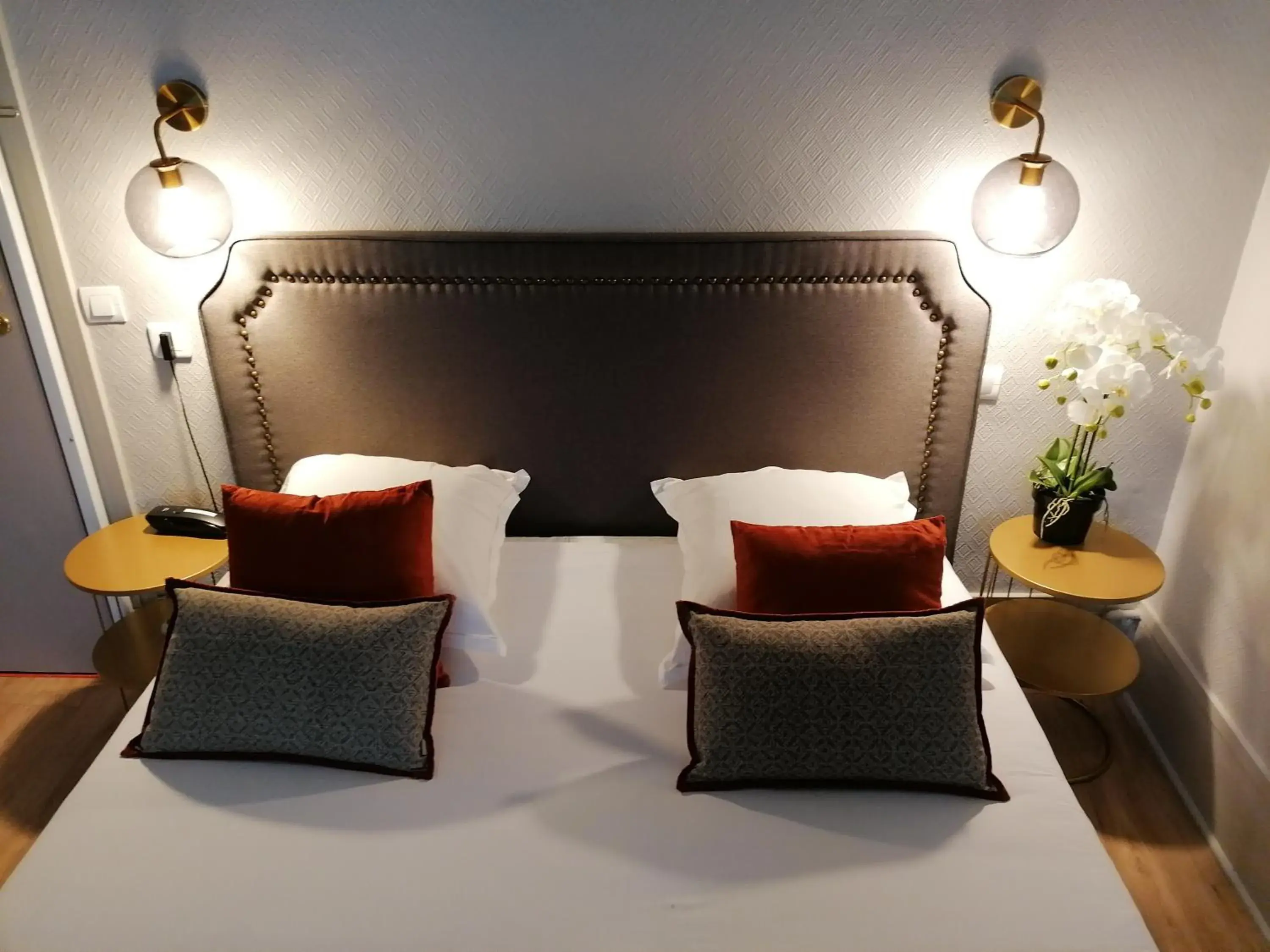 Bed, Seating Area in A l'Hôtel Des Roys