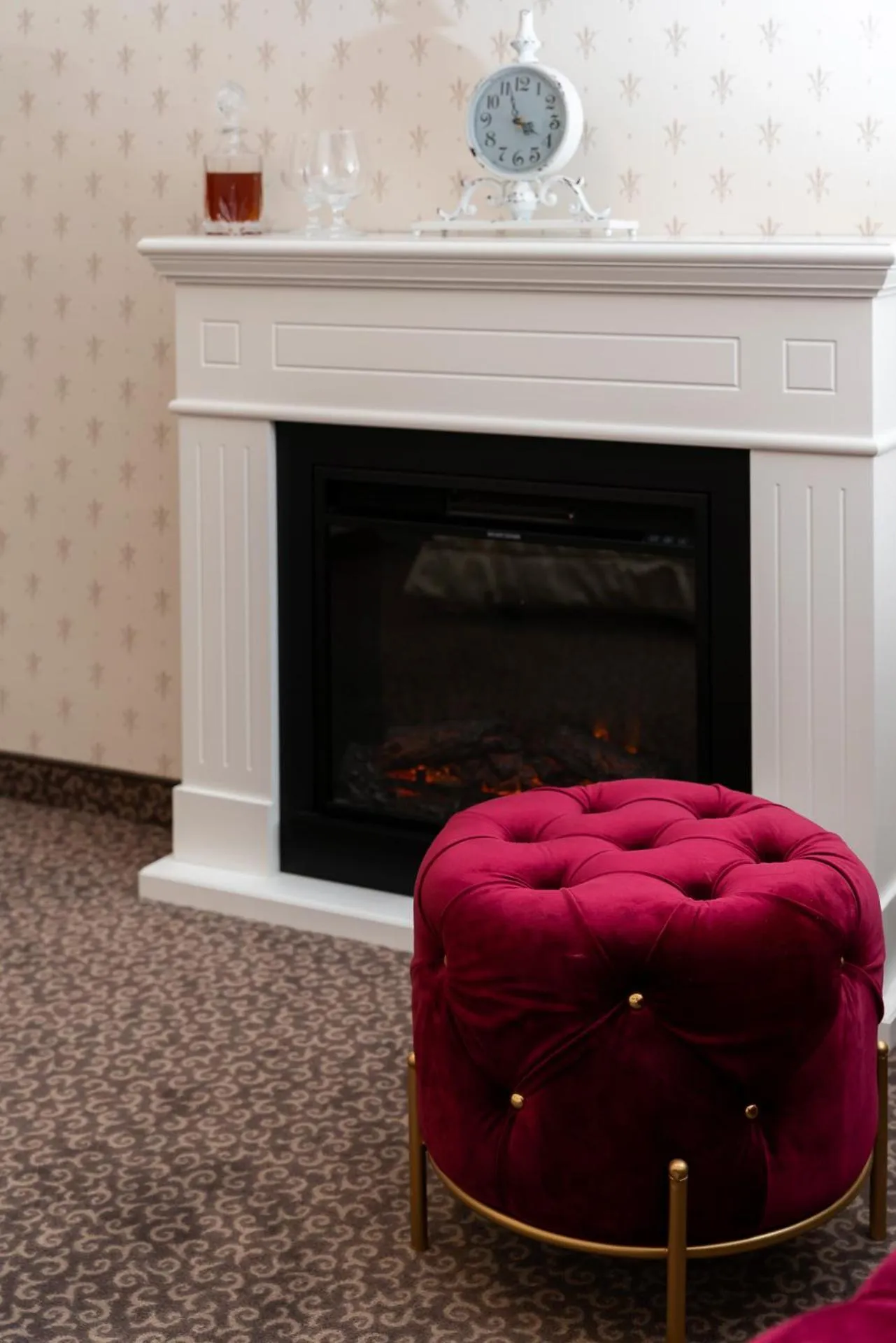 flat iron in Albergo Rossini 1936 Small & Charming