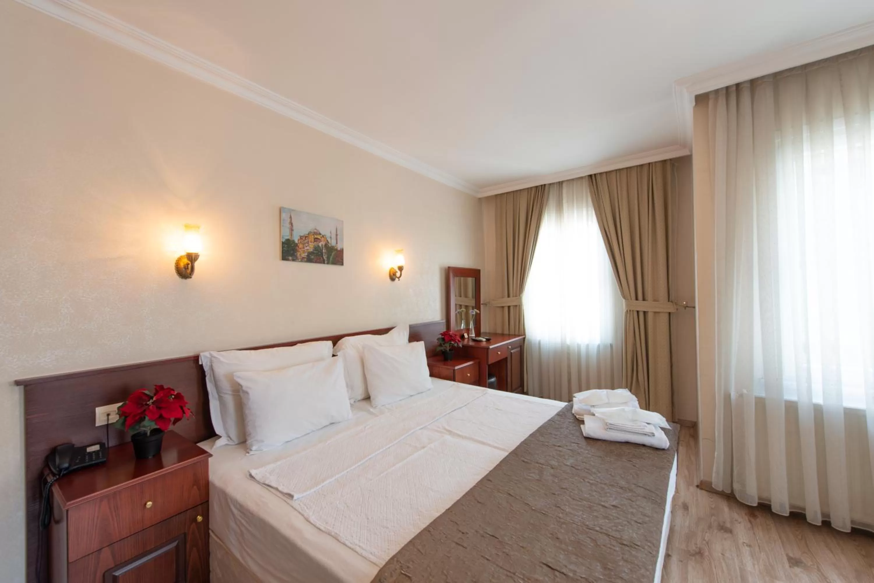 Photo of the whole room, Bed in Sultanahmet Cesme Hotel