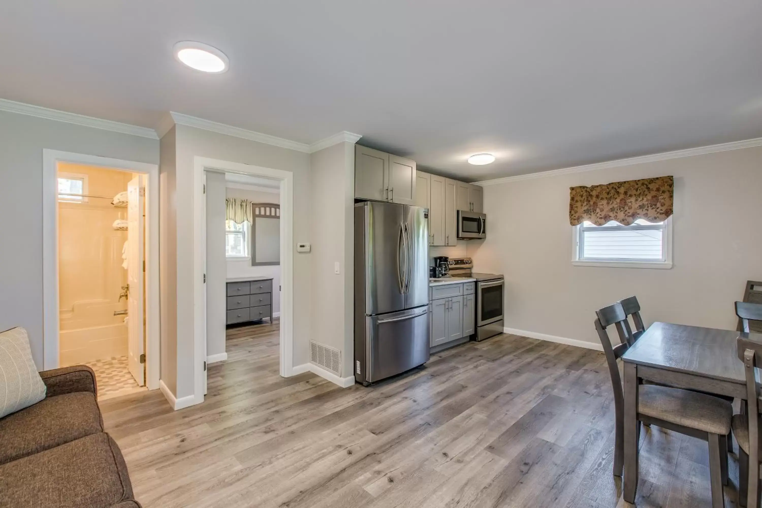 Kitchen/Kitchenette in Colonial Shores Resort