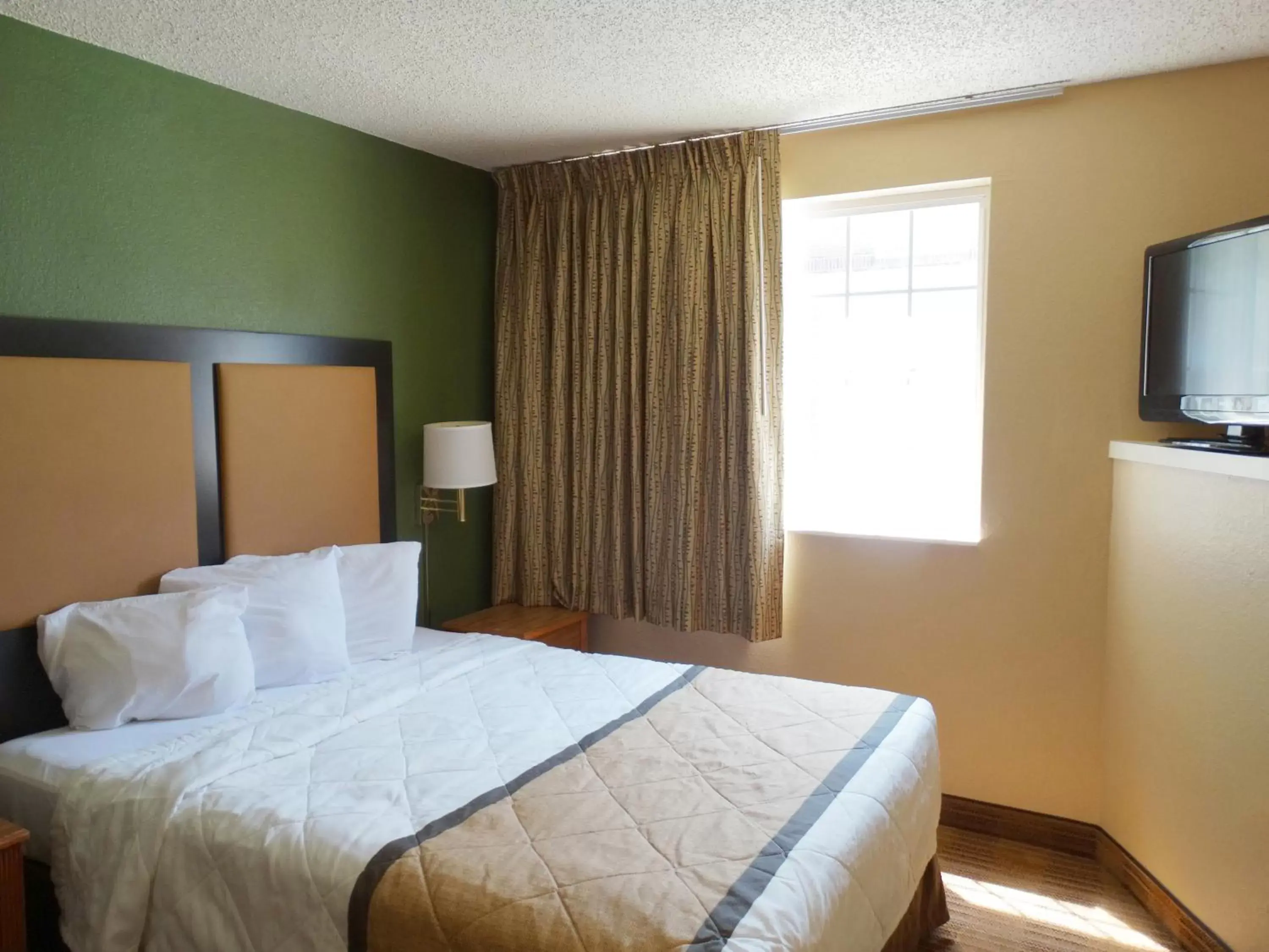 Bed in Extended Stay America Suites - Denver - Tech Center South - Greenwood Village