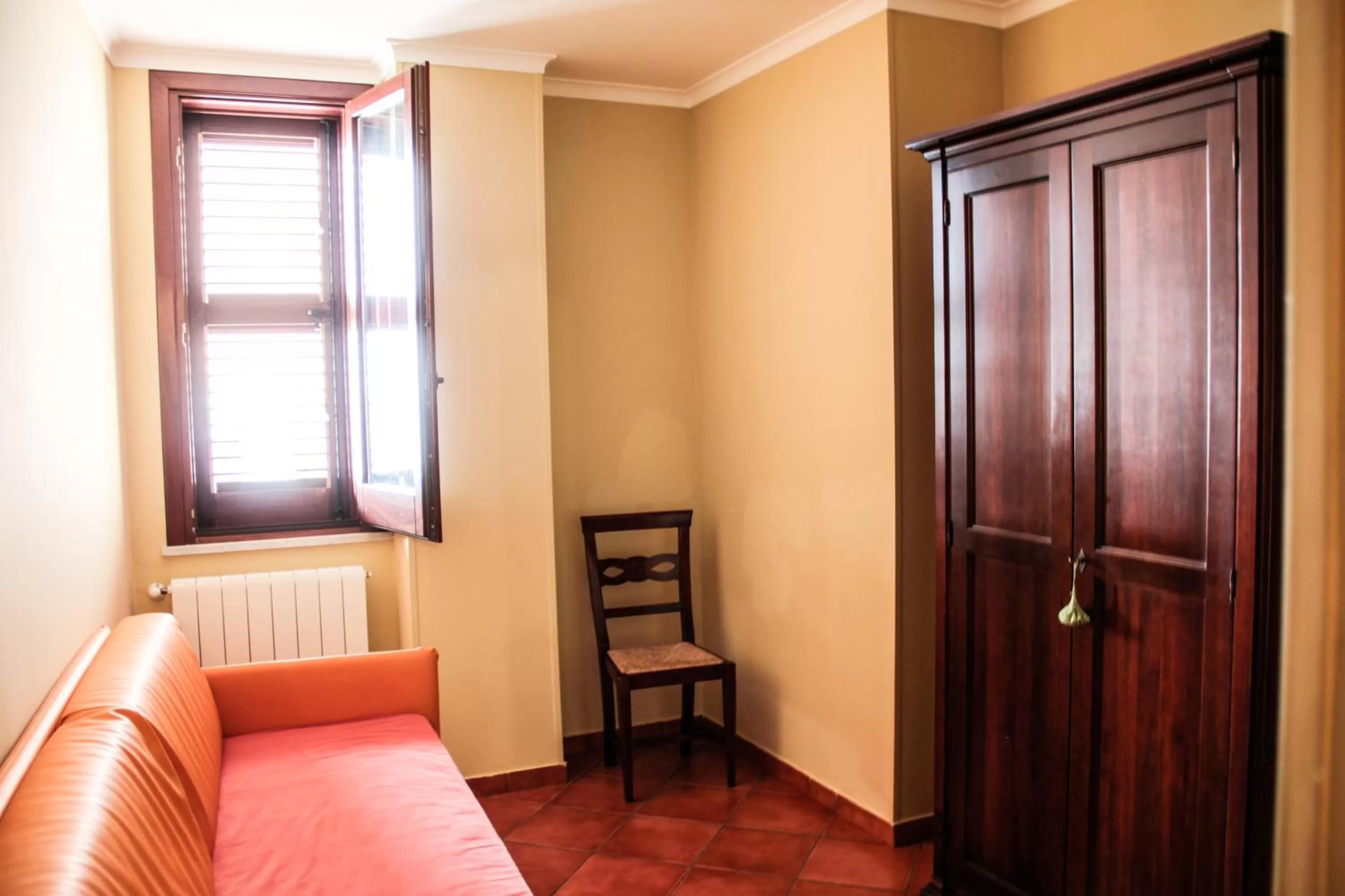 Living room, Bed in B&B Porta Bagni