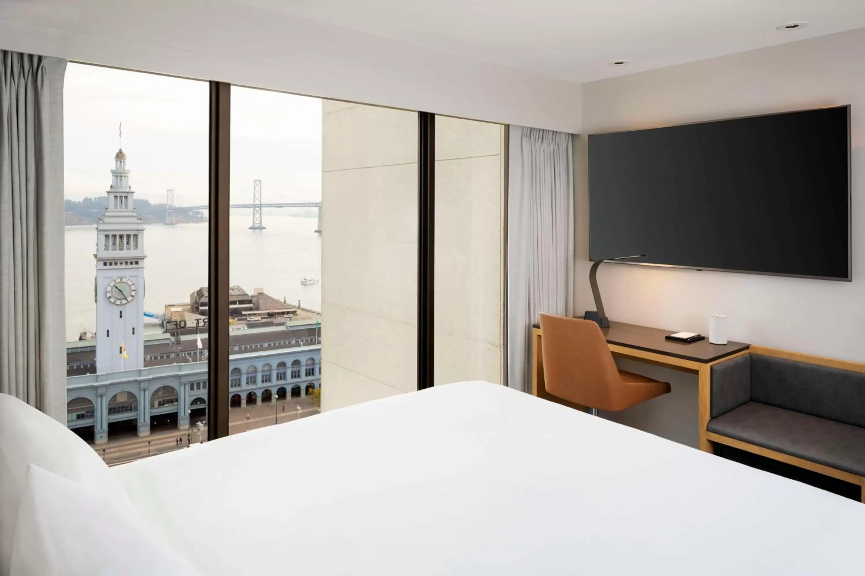 Bedroom, Bed in Hyatt Regency San Francisco