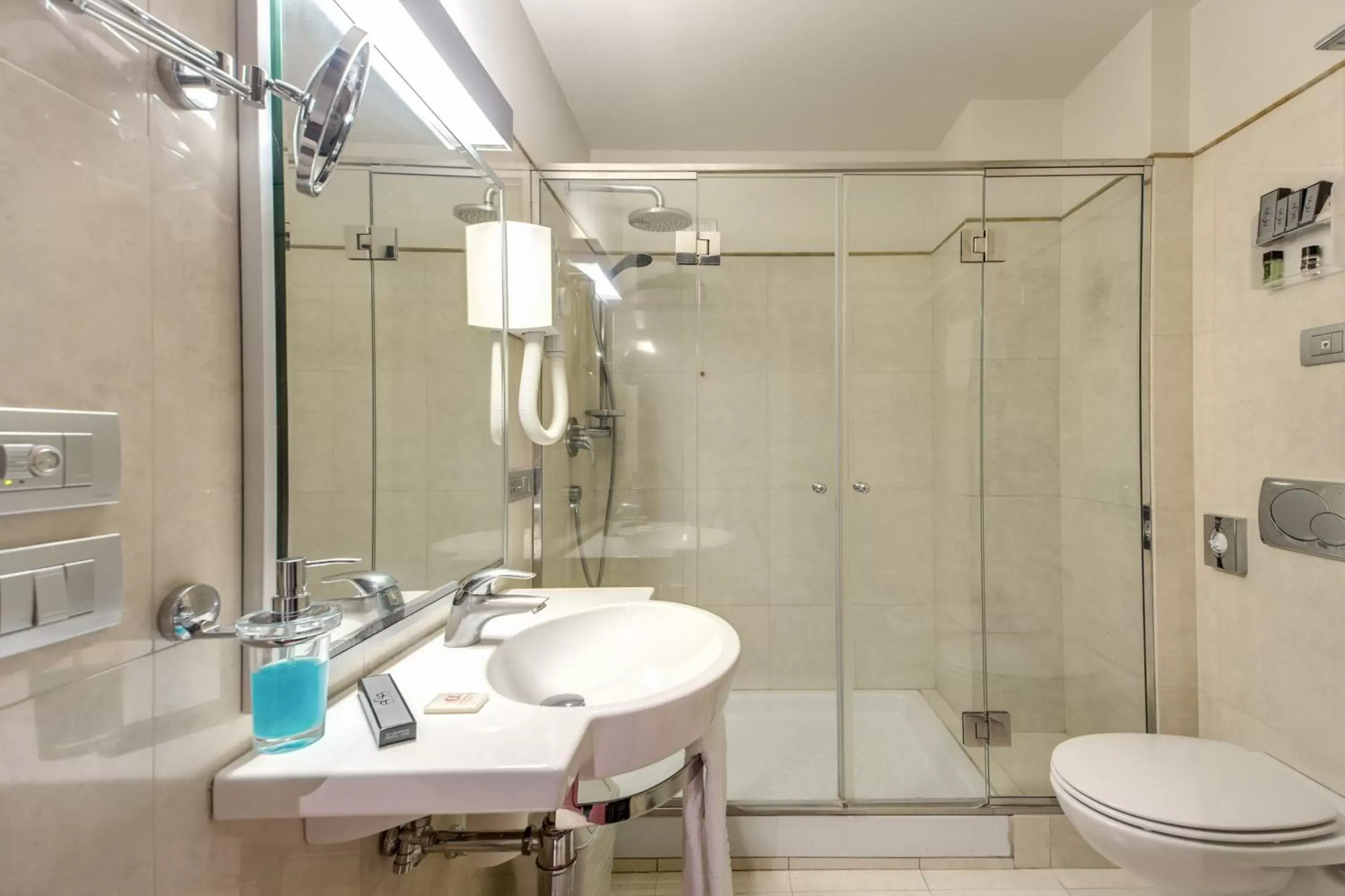 Photo of the whole room, Bathroom in Plaza Hotel Catania