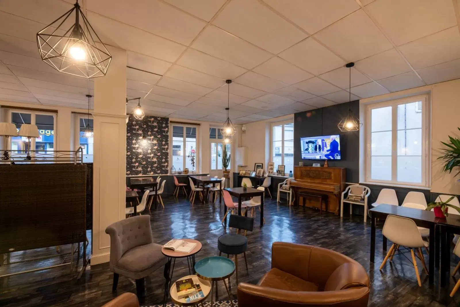 Lounge/Bar in Logis Hôtel Au Croissant