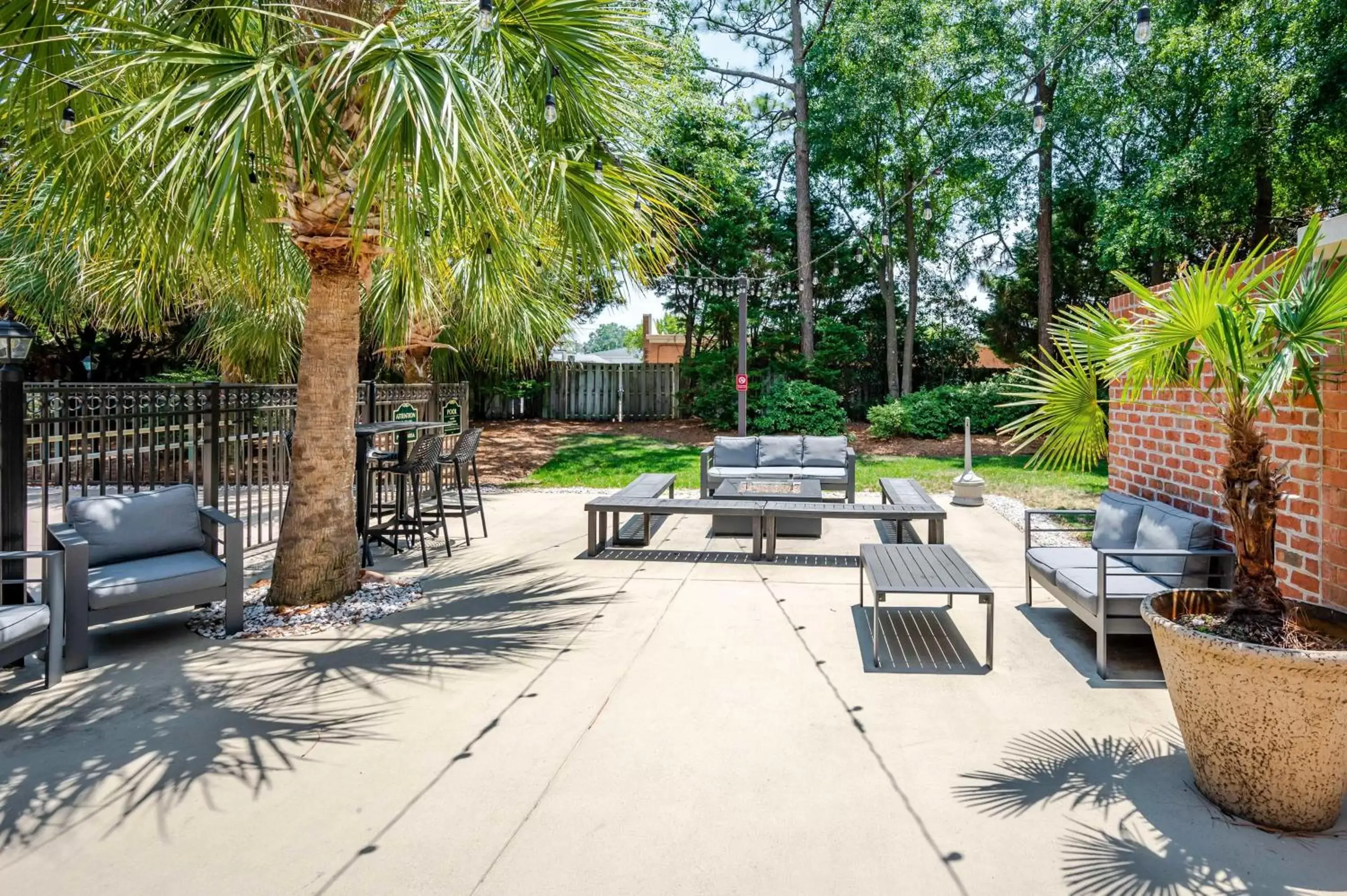 Patio in Hampton Inn Wilmington-Medical Park