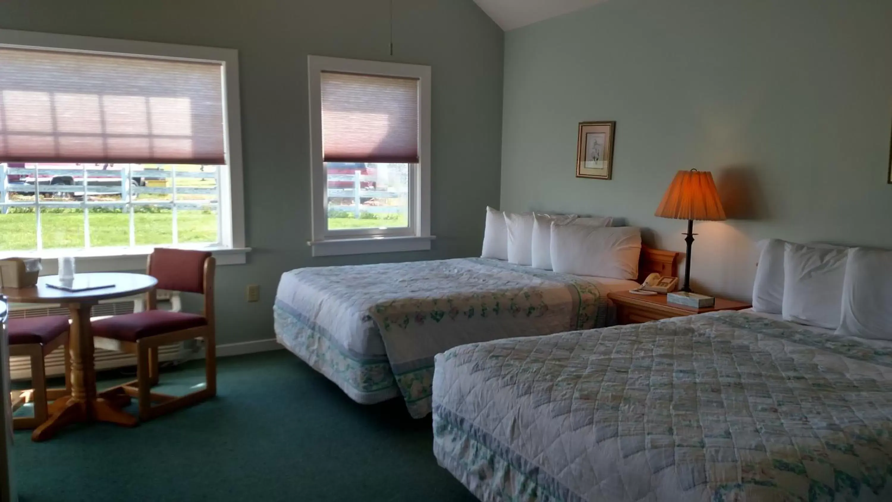 Bedroom, Bed in Spruce Lane Lodge and Cottages