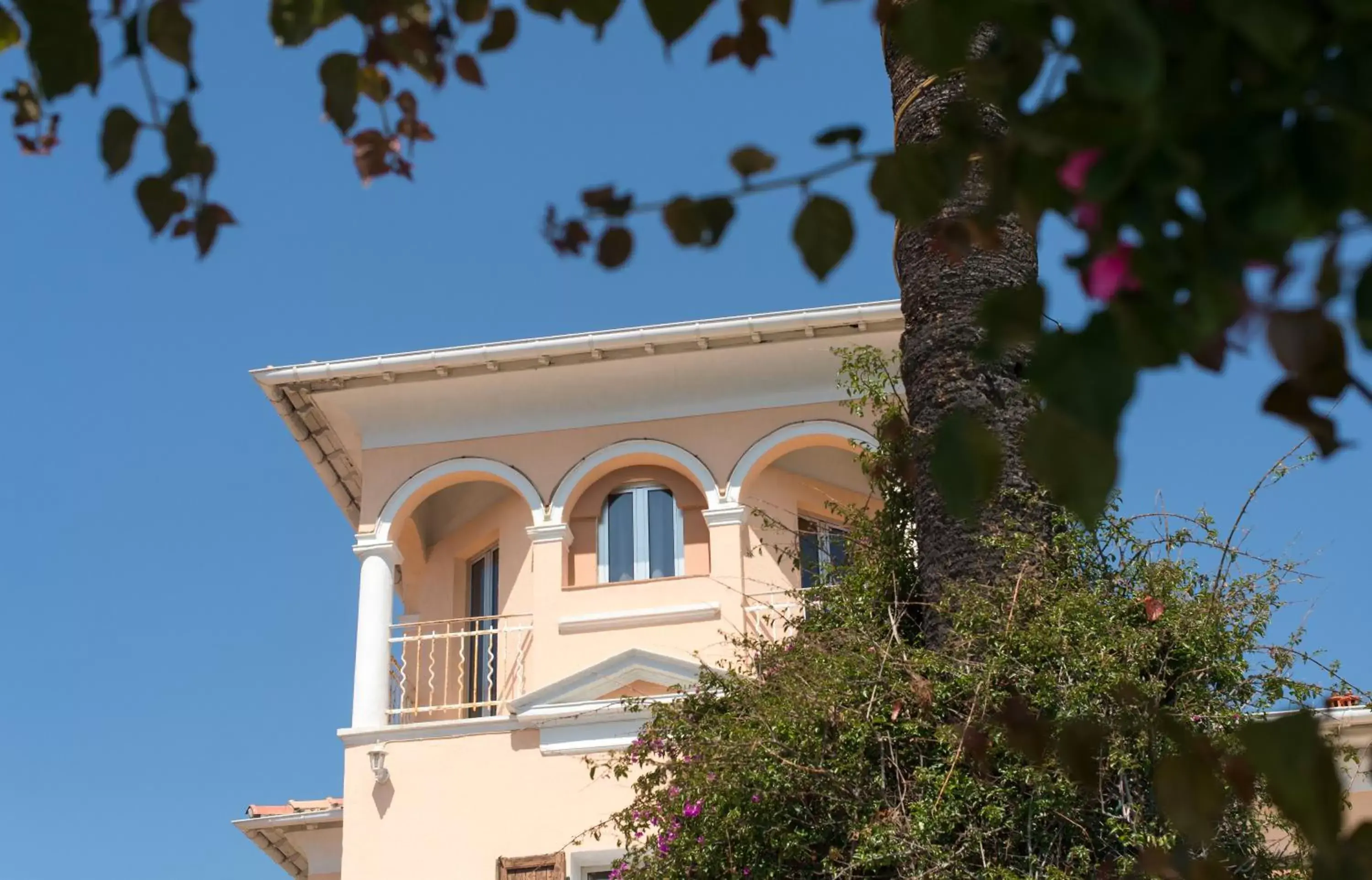 Facade/entrance, Property Building in Hotel et Appartements Reine D'Azur