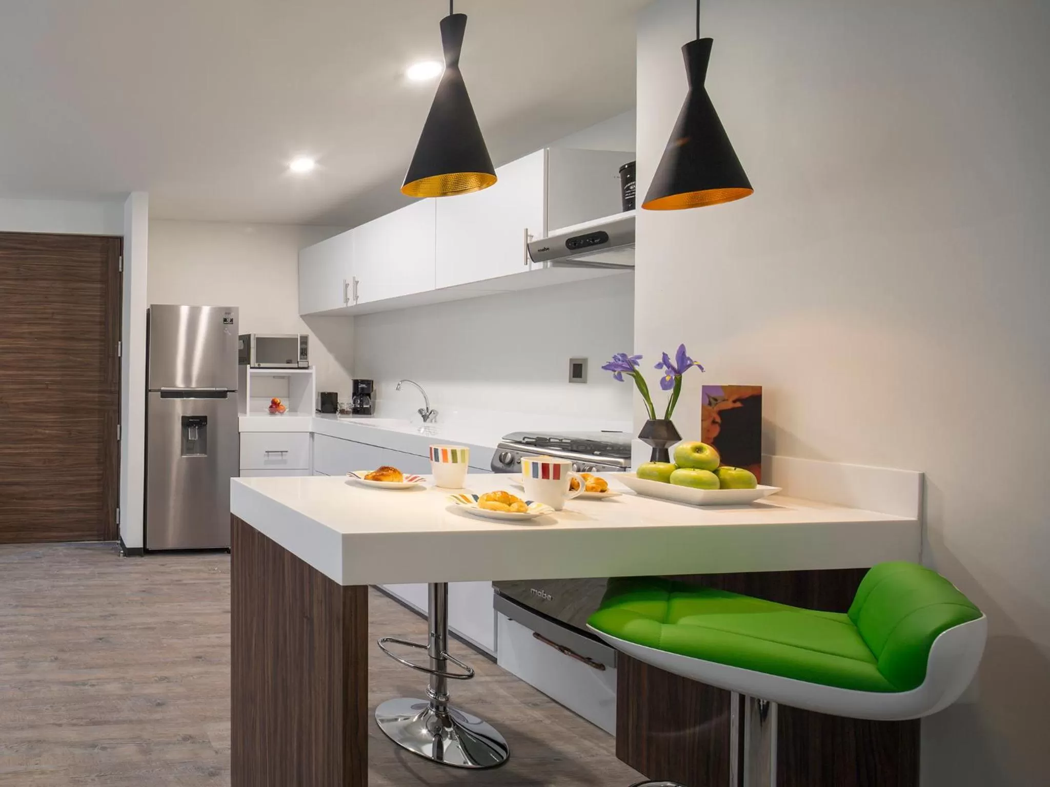 Kitchen or kitchenette in FlowSuites WTC