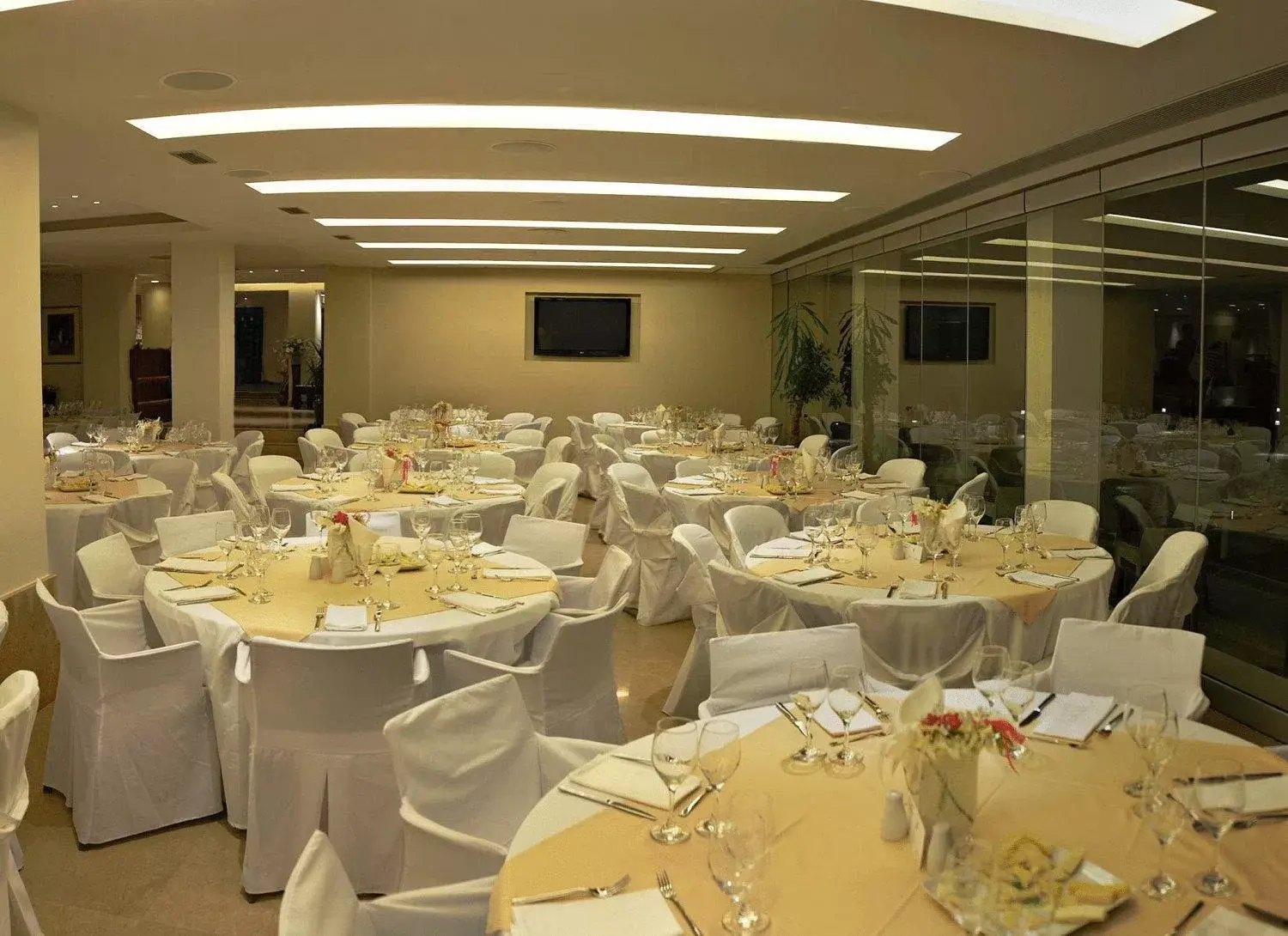 Restaurant/places to eat, Banquet Facilities in Elysion Hotel