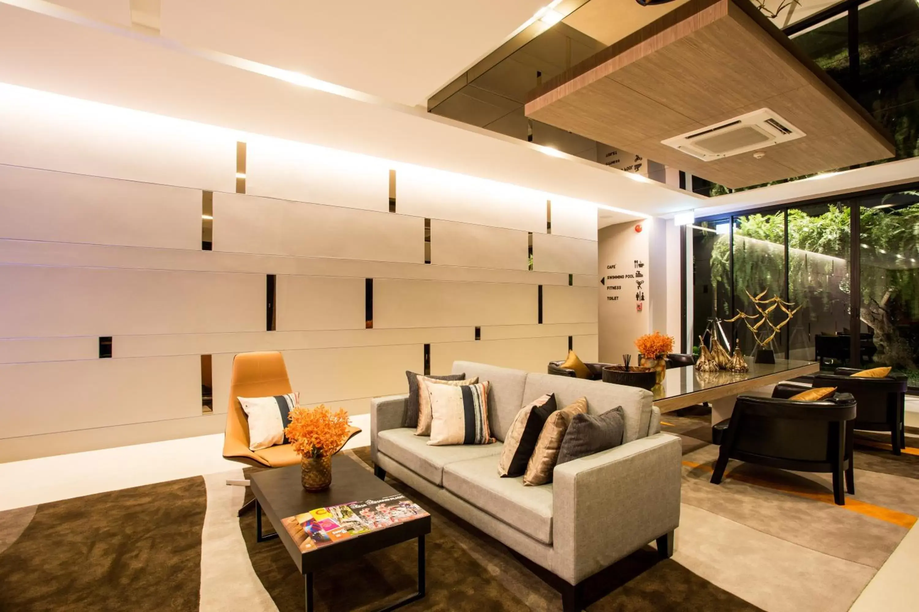 Communal lounge/ TV room, Lounge/Bar in Hyde Park Chiangmai