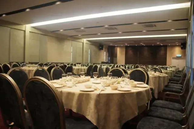 Banquet/Function facilities, Restaurant/Places to Eat in Fuller Hotel