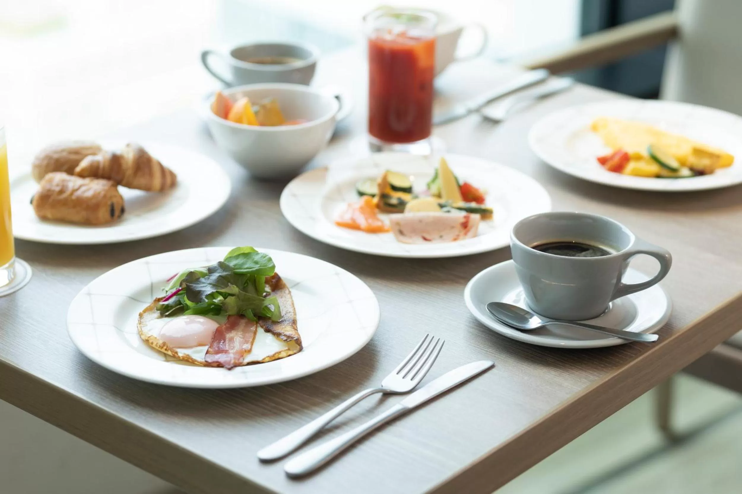 Lounge or bar in The Royal Park Hotel Iconic Osaka Midosuji