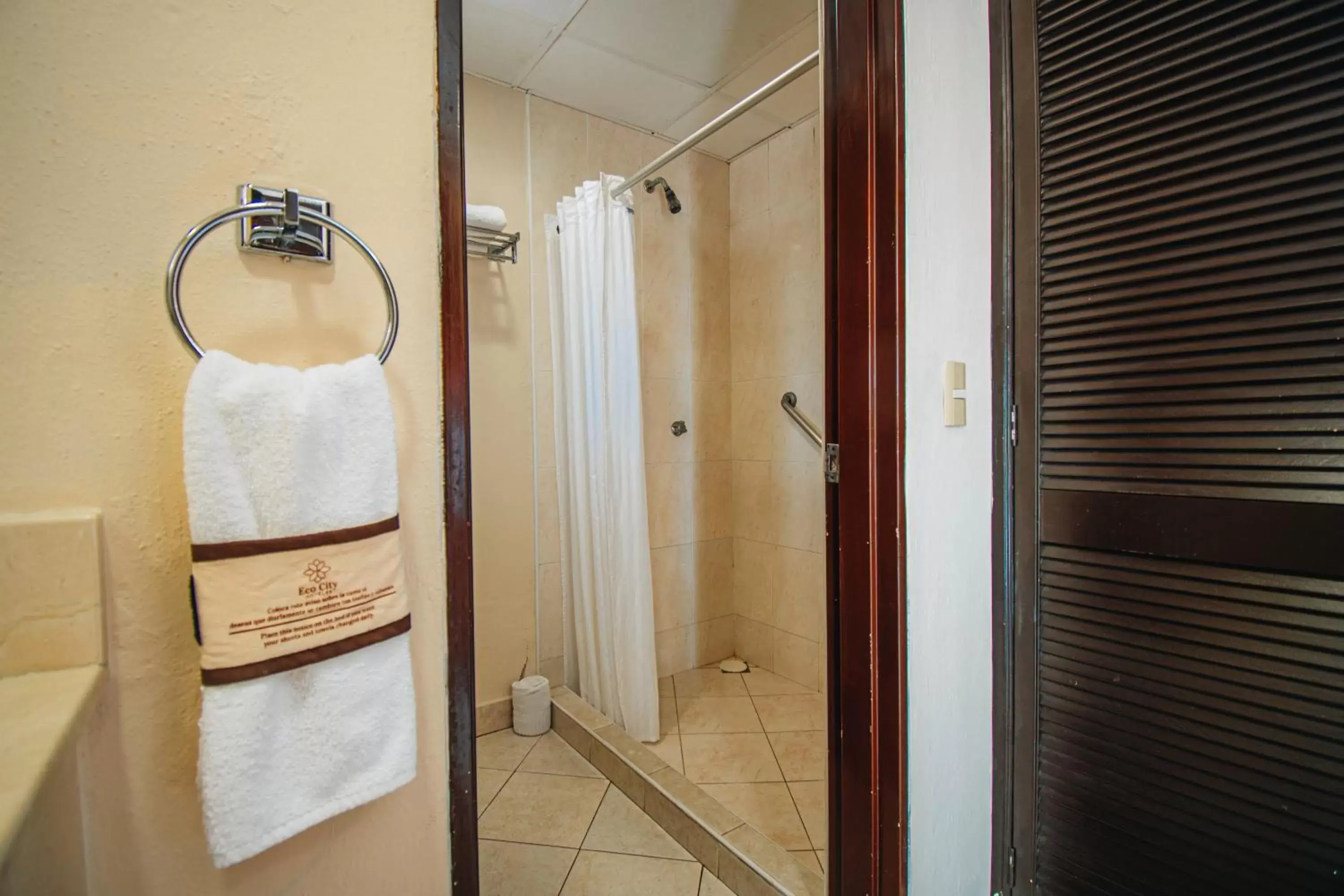 Bathroom in Eco City Hoteles