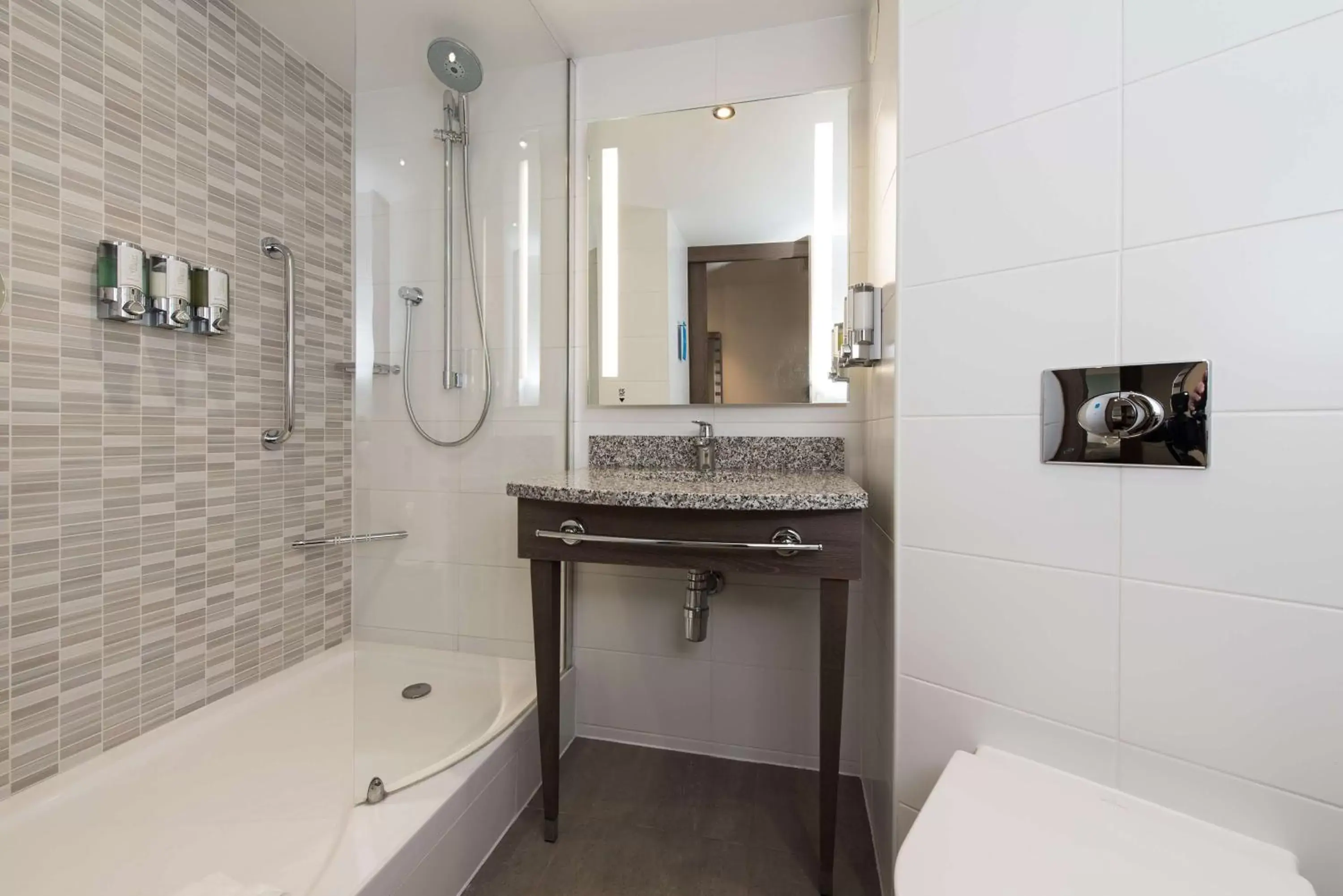 Shower, Bathroom in Hampton By Hilton Edinburgh West End