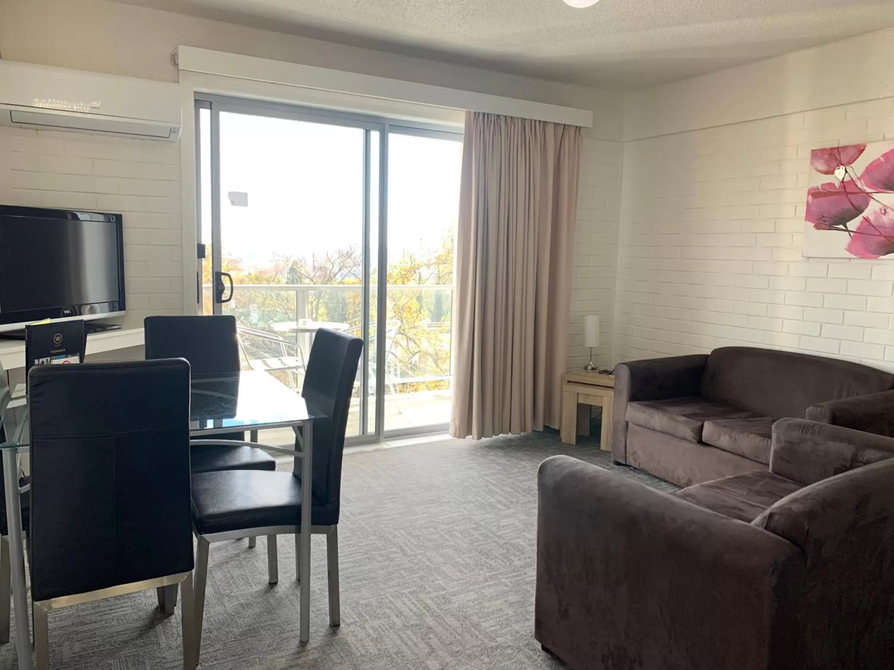 Living room, Seating Area in Adina Place Motel Apartments