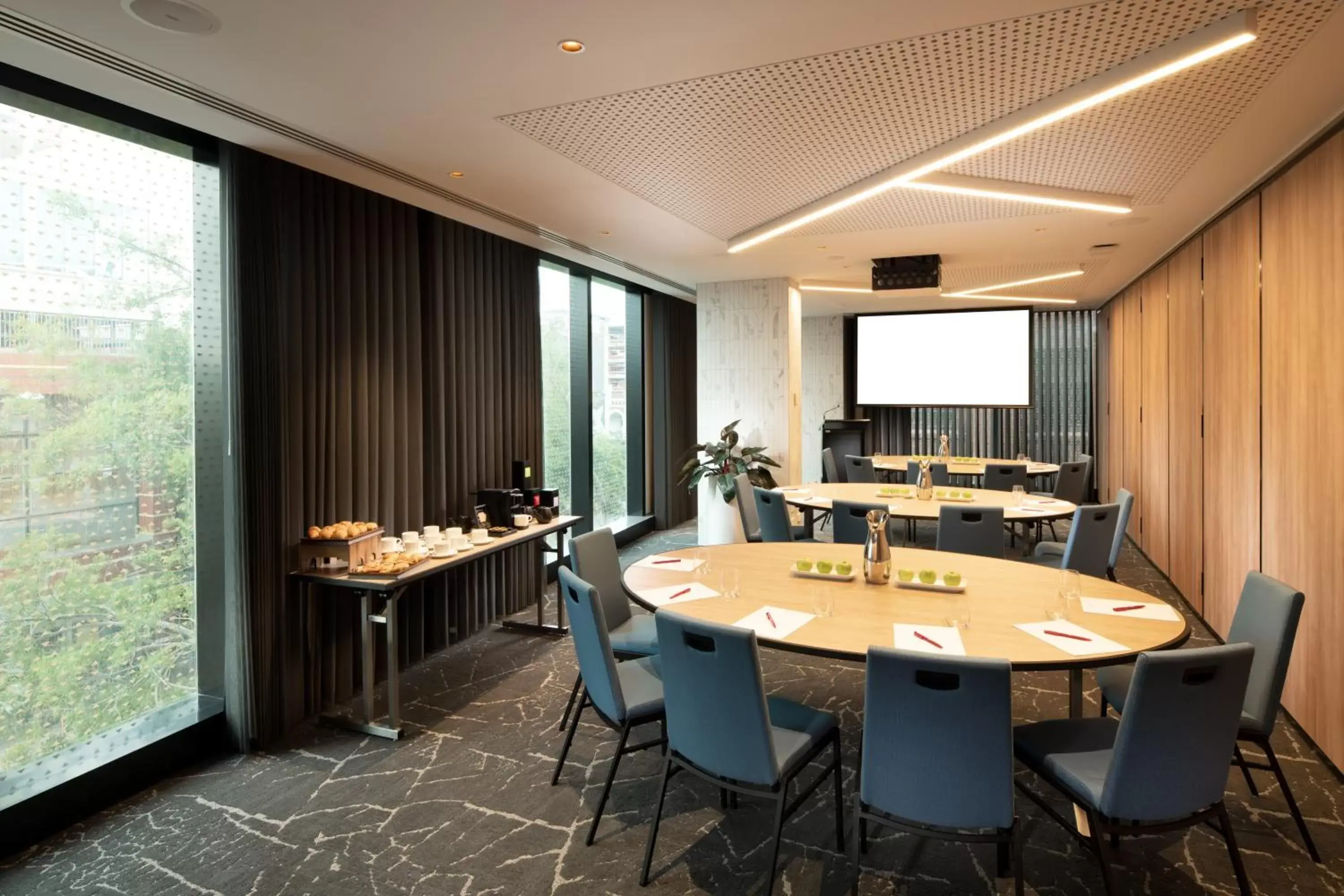 Meeting/conference room in Crowne Plaza Adelaide