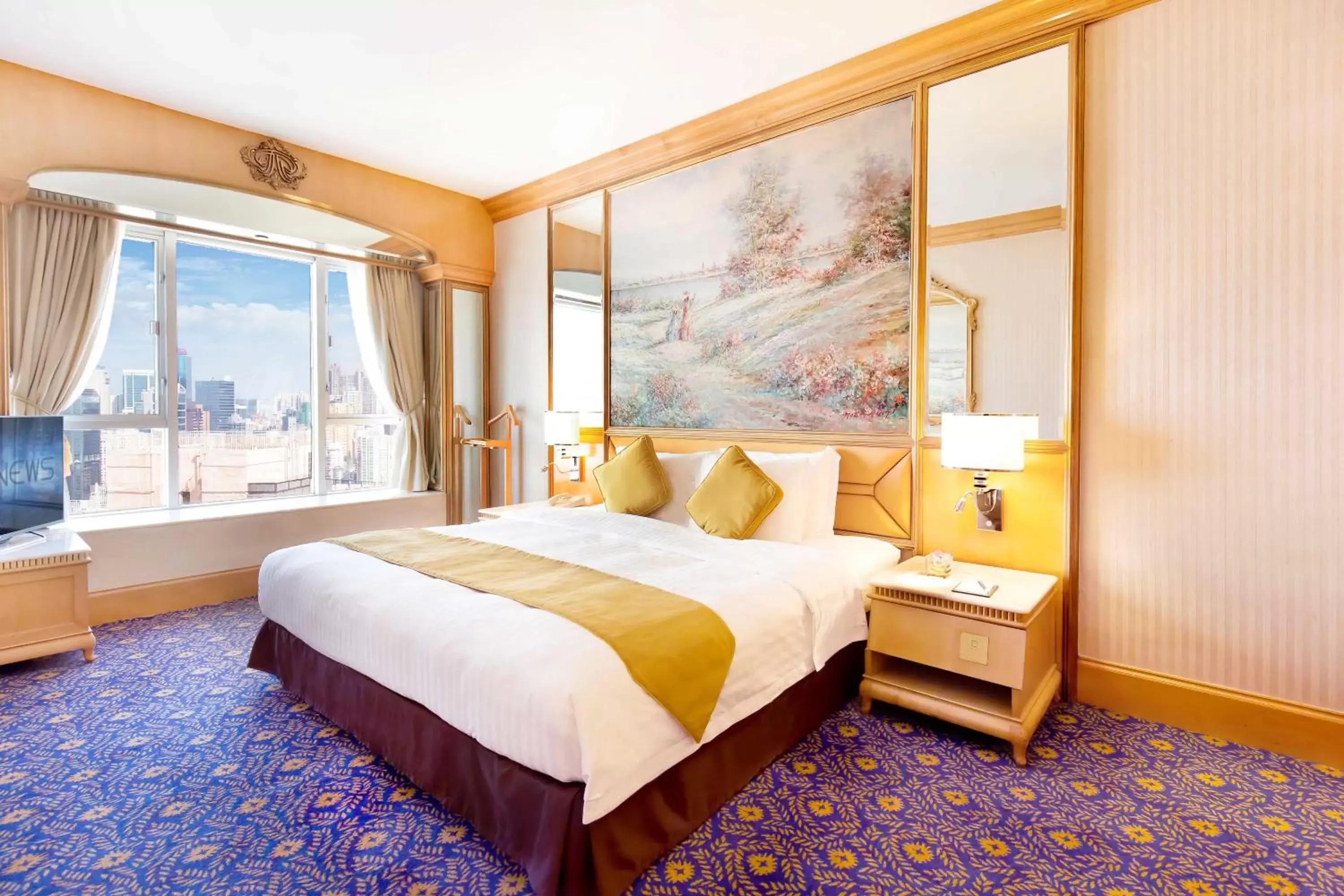 Bed in Regal Hongkong Hotel