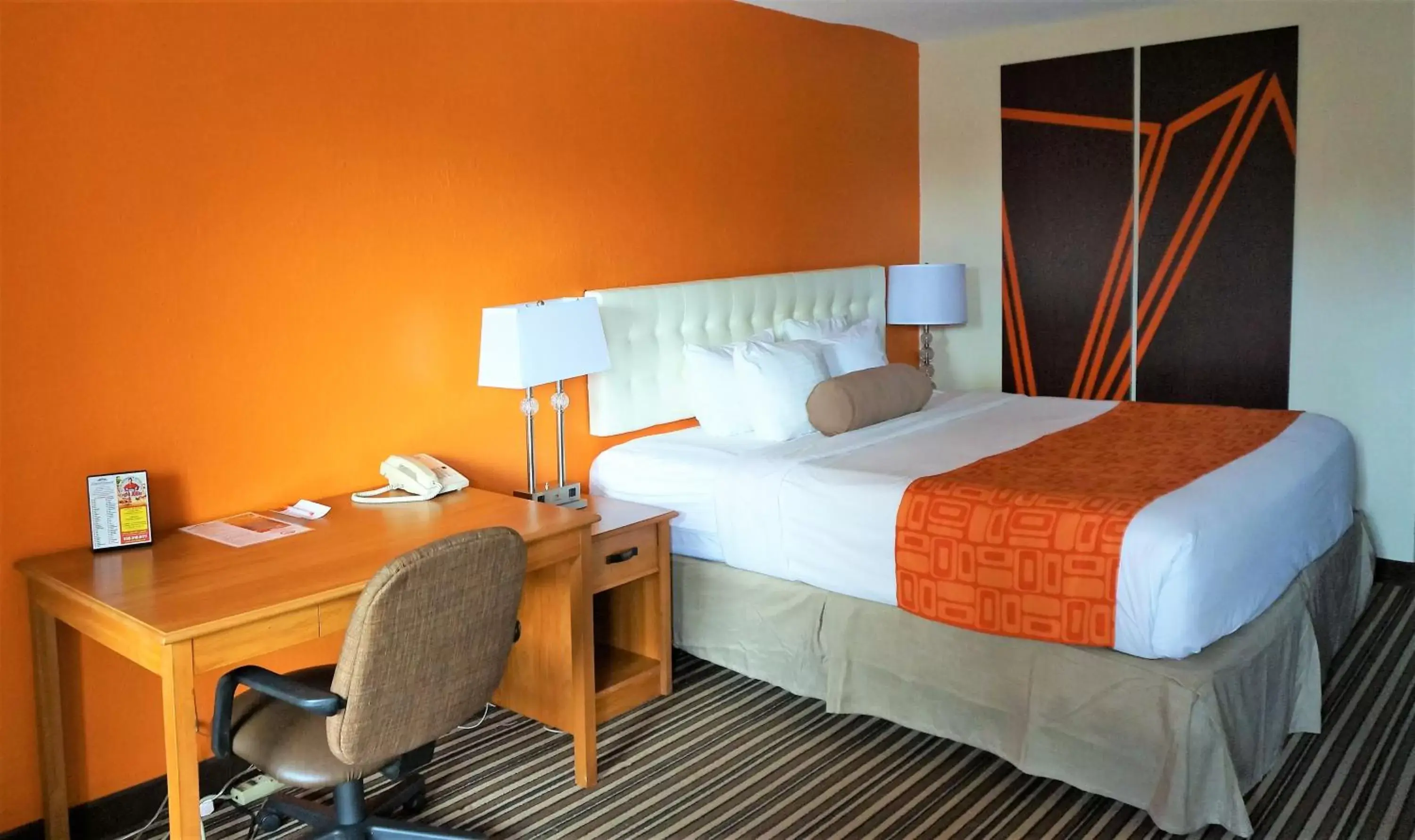 Bed in Howard Johnson by Wyndham Greensboro Near the Coliseum Bed in Howard Johnson by Wyndham Greensboro Near the Coliseum