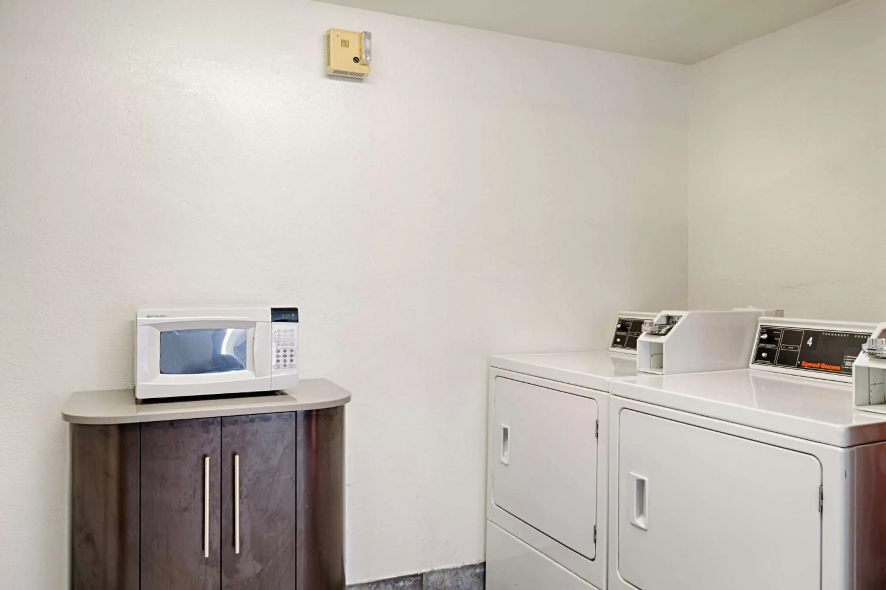 On site, Kitchen/Kitchenette in Motel 6-Laurel, DC - Washington Northeast