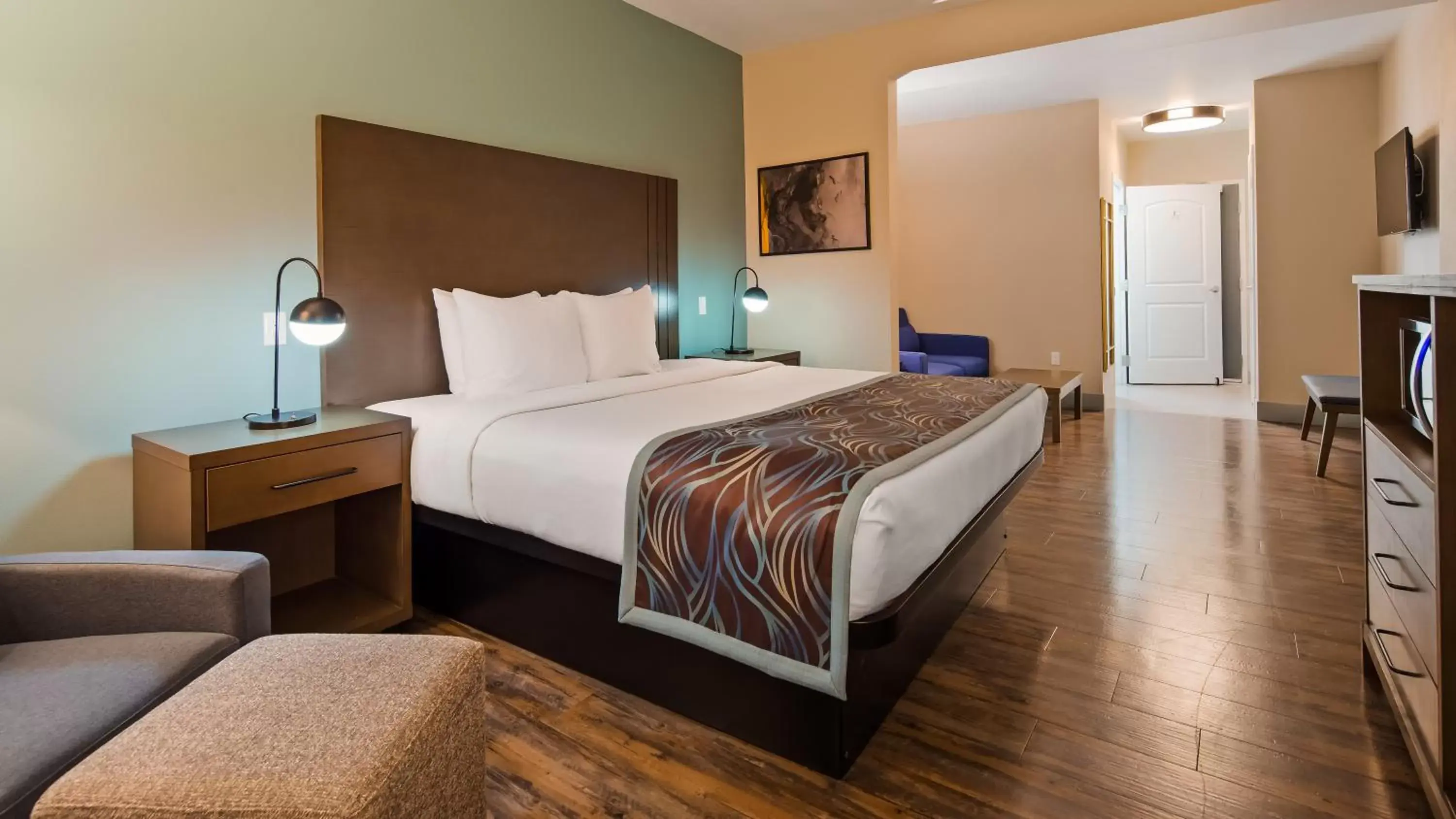 Bed in Best Western Plus New Barstow Inn & Suites